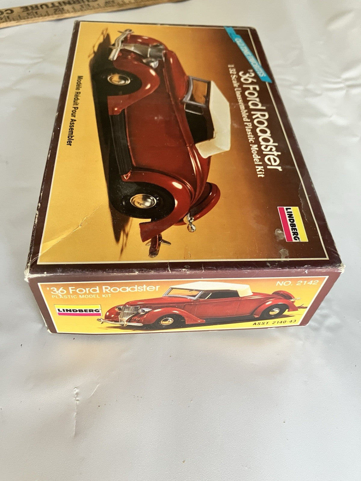 Lindberg 2142 1/32 Scale 1936 Ford Roadster Convertible Plastic Model Kit