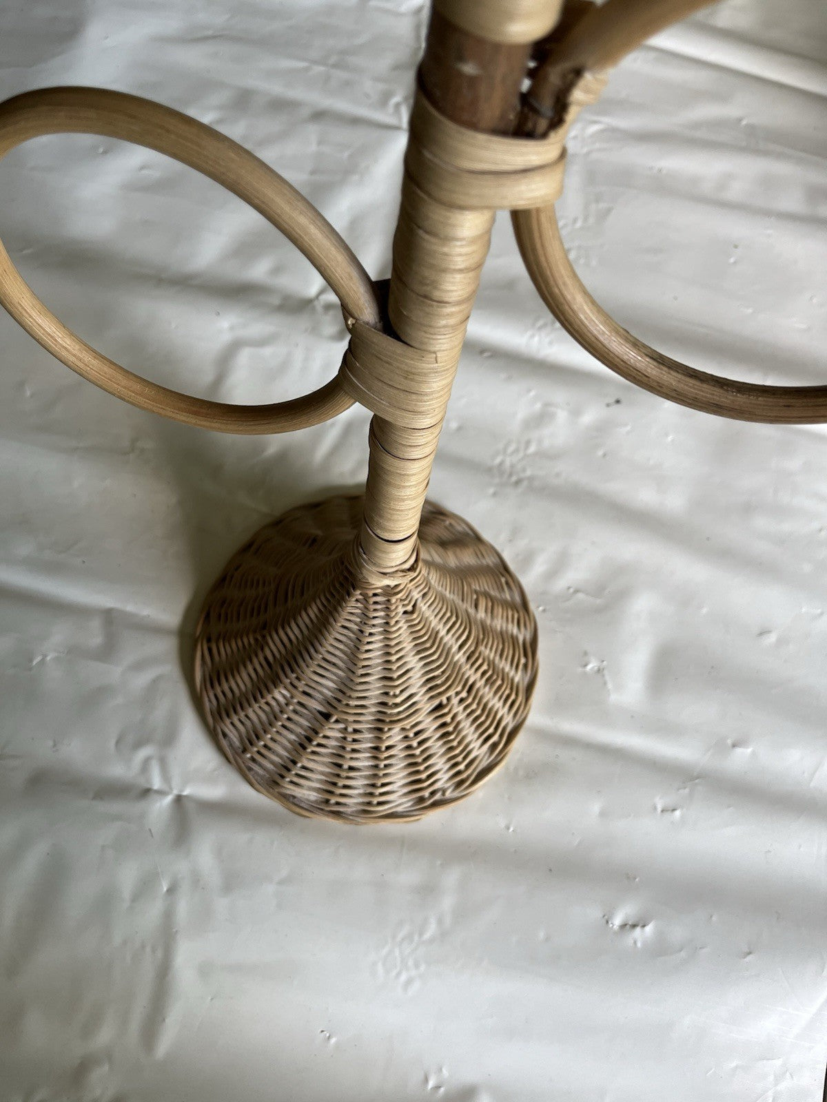 Vintage BOHO Natural Wicker/Rattan 3 Ring Counter Top Towel Holder Cottage Core