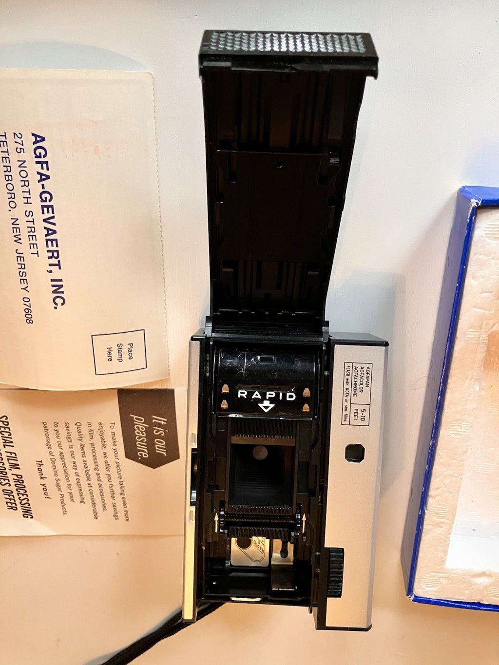 Vintage Agfa Isoflash Rapid C Instant Loading Camera with Box, Flashcube & More