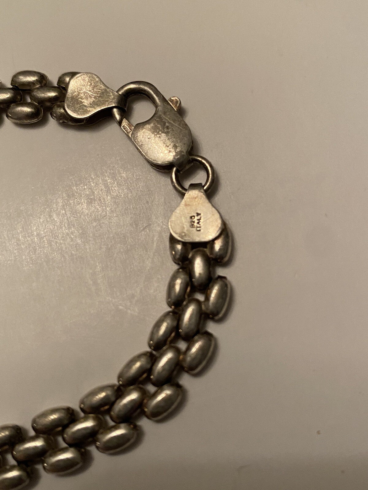 Vintage Silver Bracelet Marked 925 Italy & SA w/ Heart Around It 3g