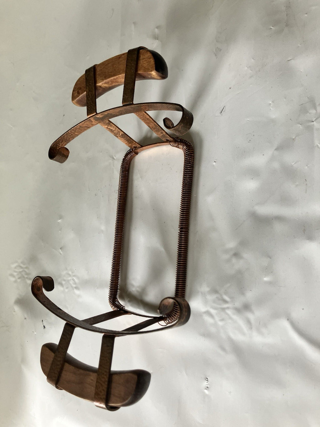 Vintage Hammered Copper/ Wood Casserole Dish Stand With Spring Adjustment 6-10”