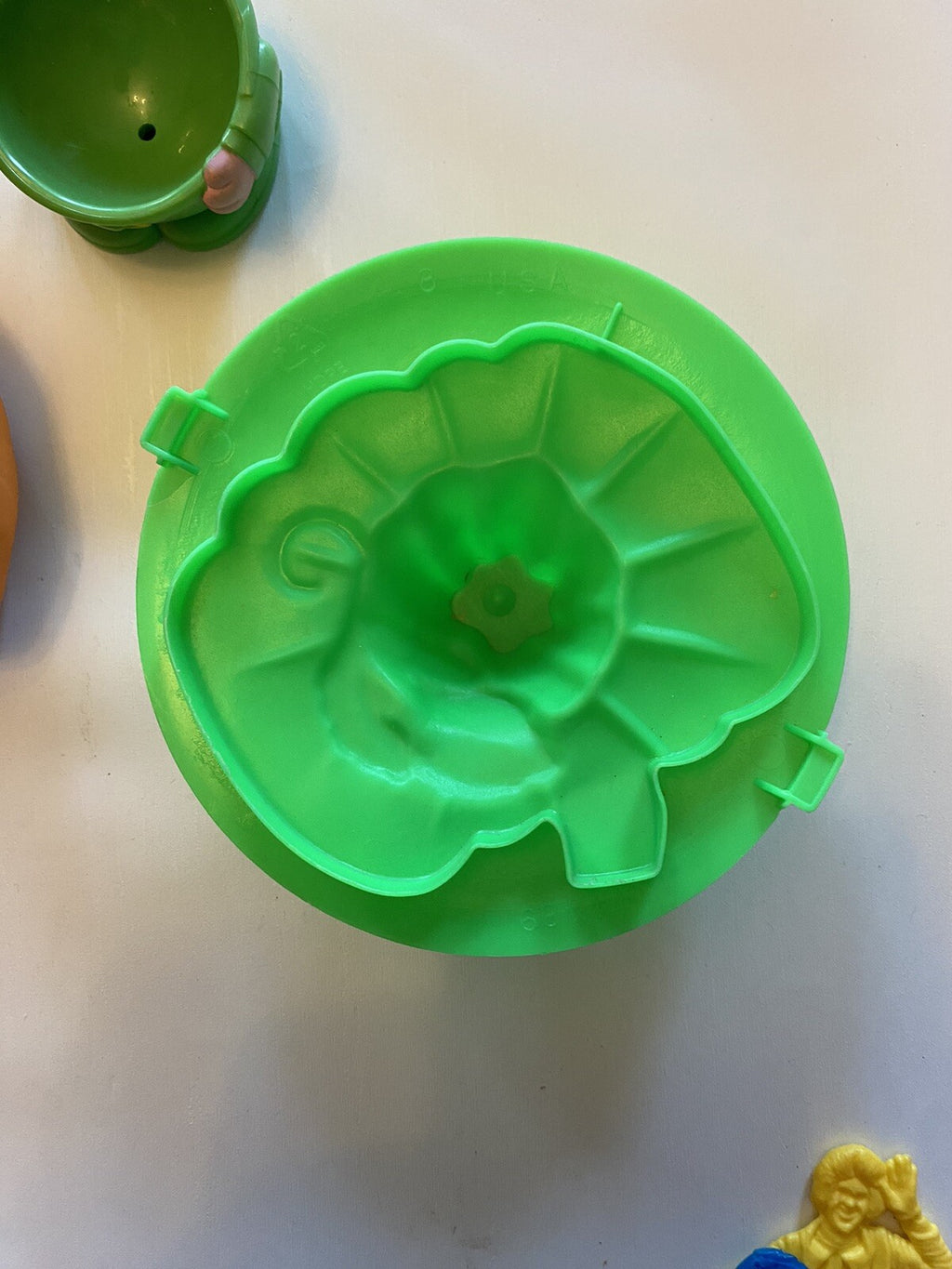 19988/92 Mcdonald’s Nugget Buddies Lot Cookie Cutter Top