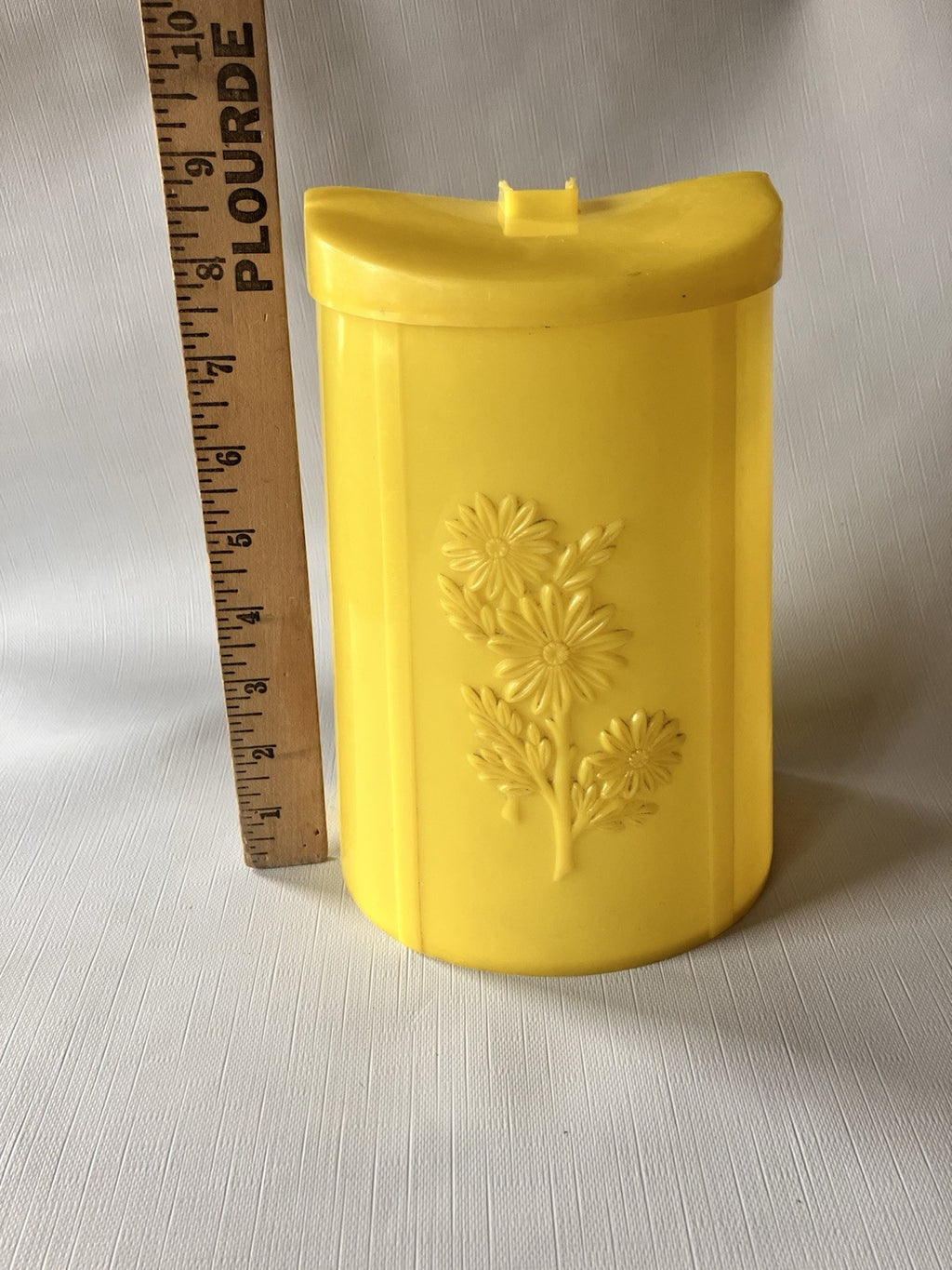 Vintage Yellow Daisy Plastic Slide Shade