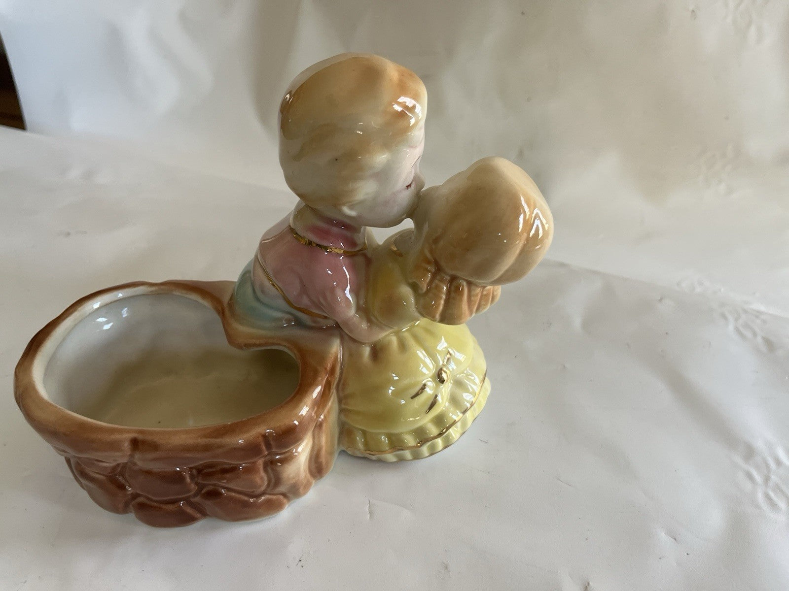 Vintage Kissing Couple Ceramic Planter Hand Painted Boy/Girl. Gold Accent EVC