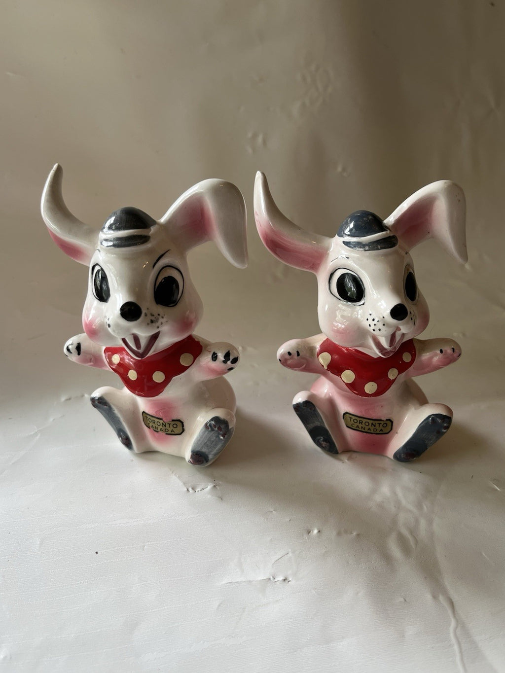 Vintage AnEnterprise Exclusive Artmark Rabbit Salt & Pepper Shakers EVC