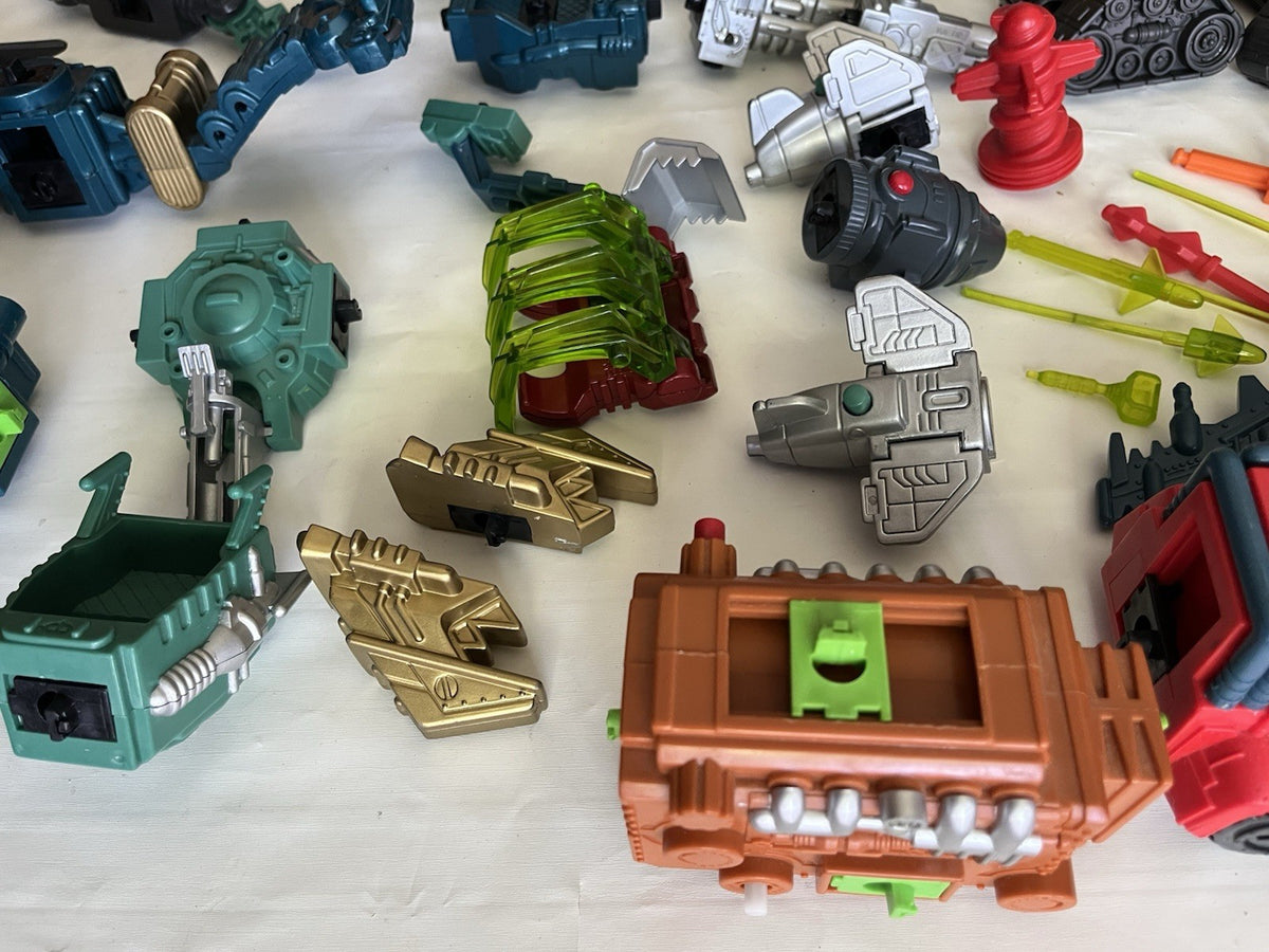 Vintage 1996 Battle Builders Large Lot 100 Pieces Machines, Figures Weapons EUC
