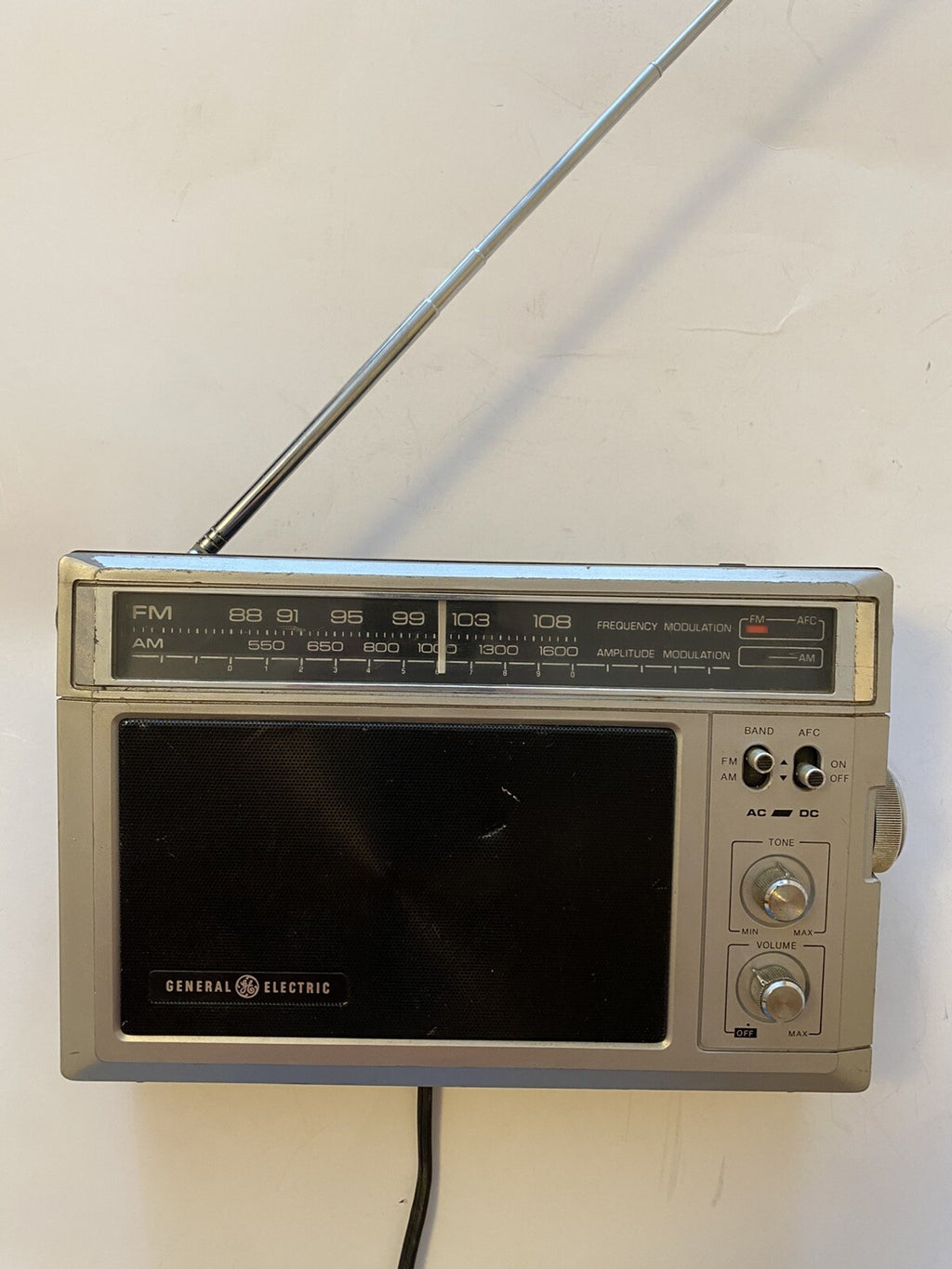 General Electric Radio Model 7-28500 Working New Antenna