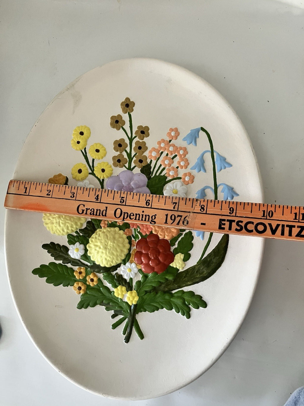 Vintage Ceramic Flower Mold Wall Hanging Plaque; Oval 13x10” EVC