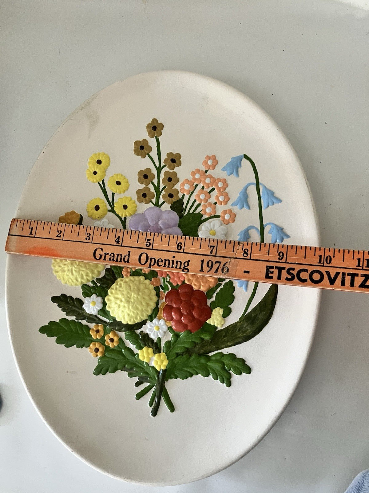 Vintage Ceramic Flower Mold Wall Hanging Plaque; Oval 13x10” EVC