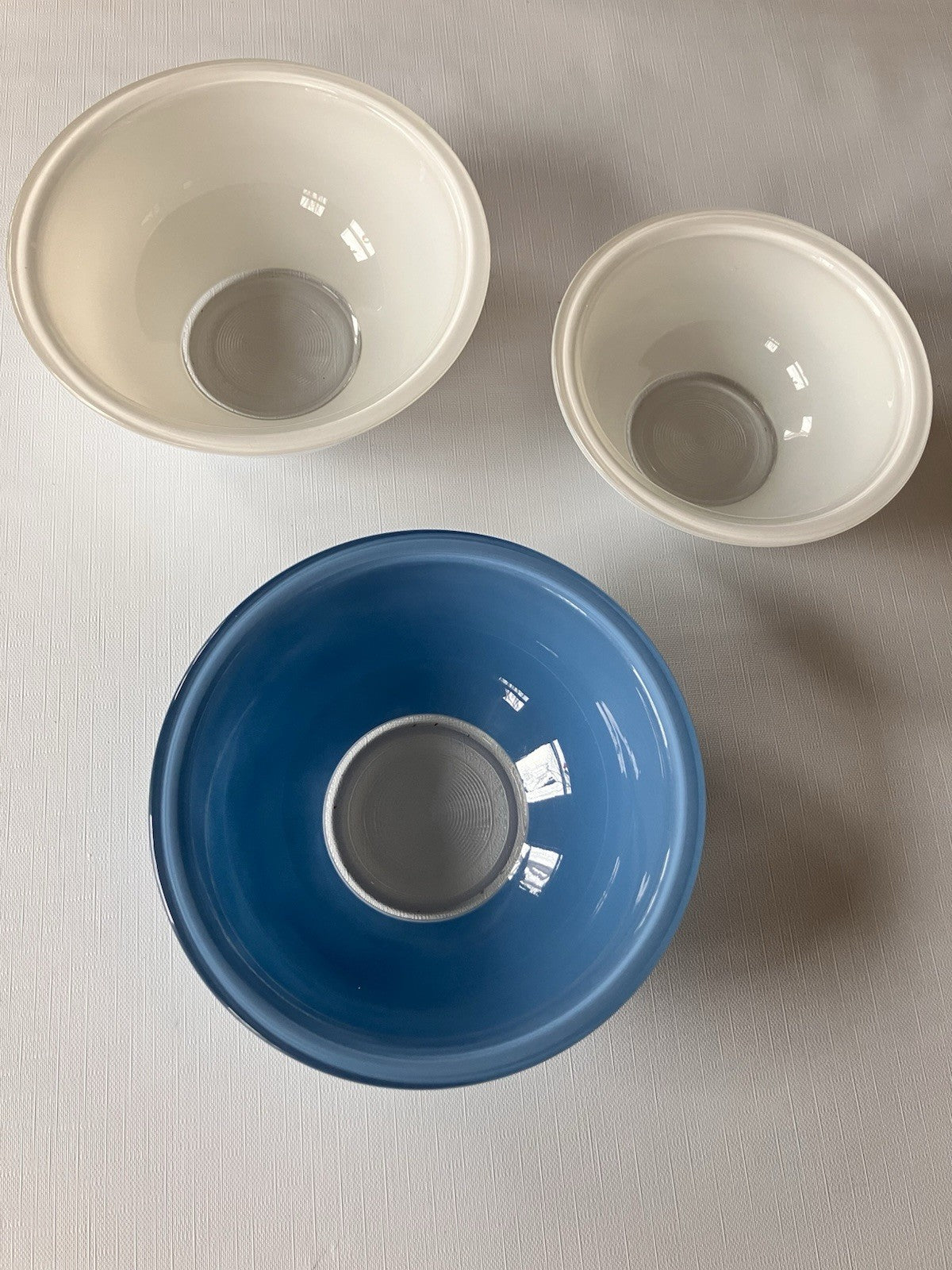3 PYREX Clear Bottom Mixing Bowls-White #322, 323 And Blue #323