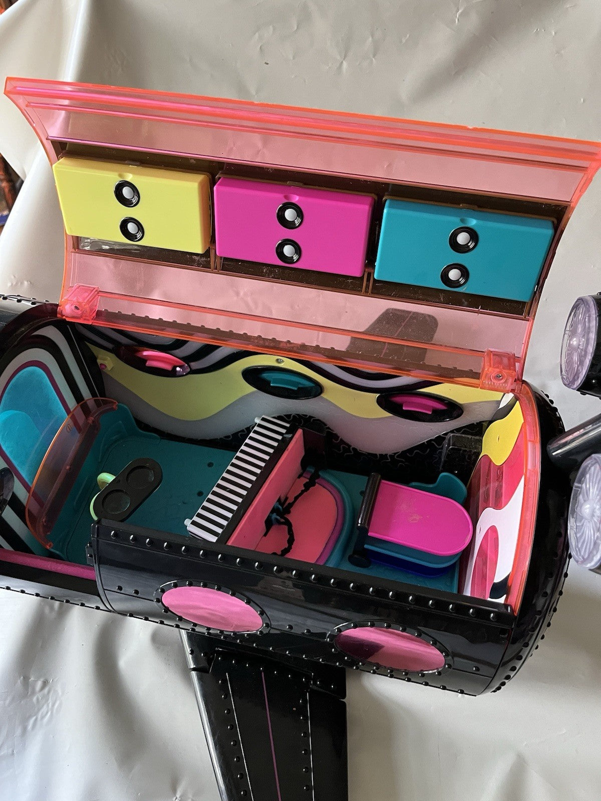 LOL Surprise Omg Remix 4/ 1 JET Plane Some Furniture J5 2020