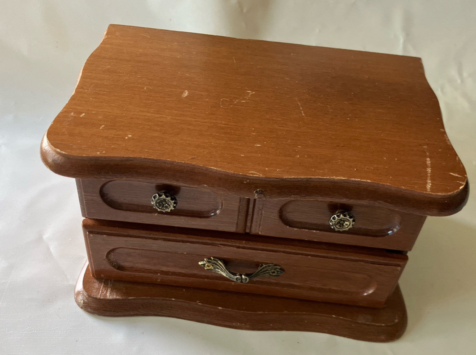 Vintage MCM Wooden Jelwery Box With Scalloped Edges, Velvet Int. Drawer, Mirror
