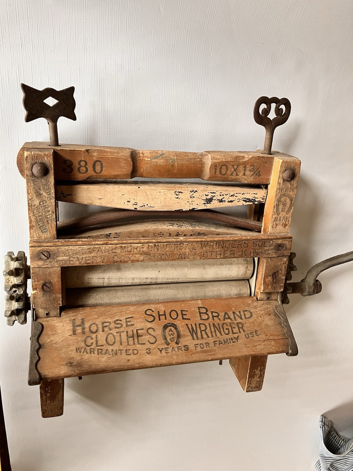 Vintage Horseshoe Brand Universal Ball Bearing Clothing Wringer; Great Shape!