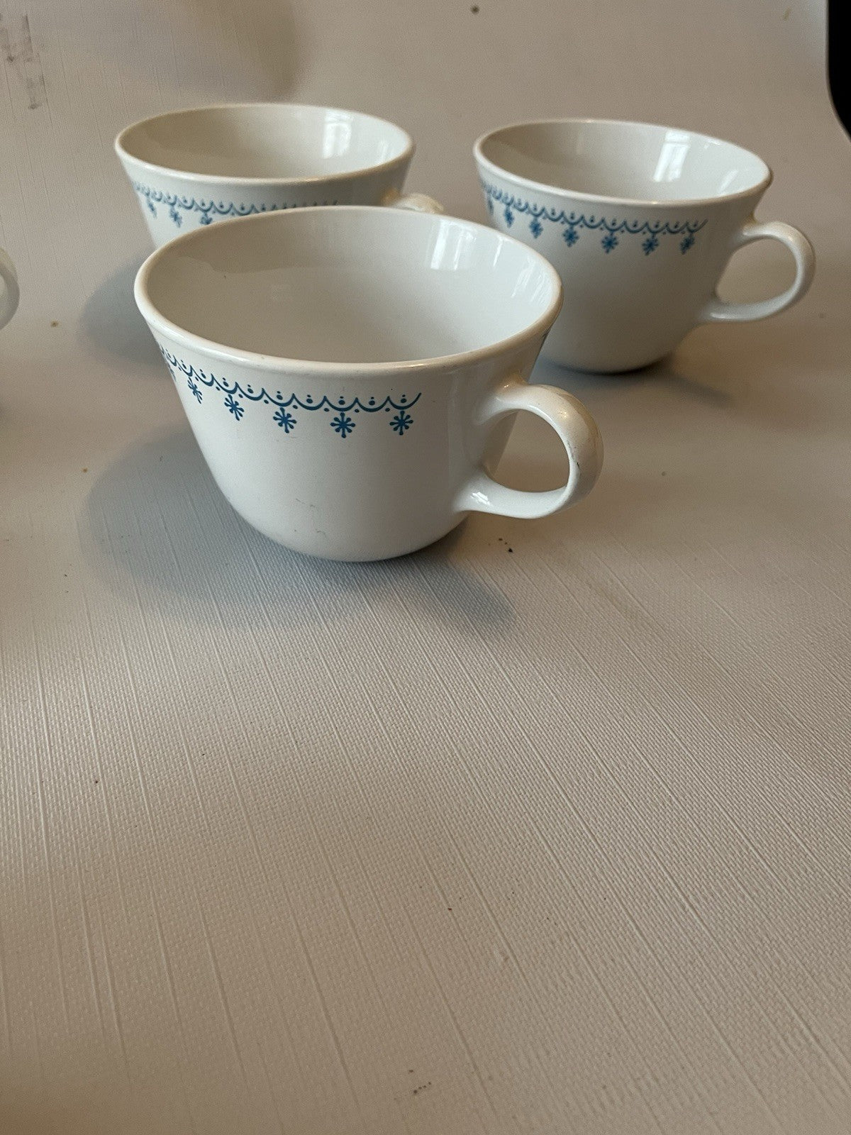 Vintage Corelle/Pyrex Snowflake Garland Coffee Mugs (7)