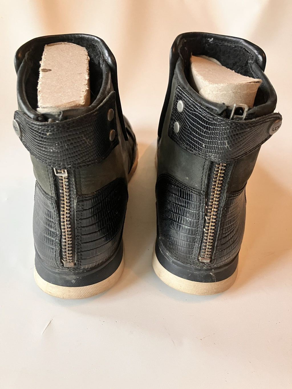 Women’s Black Treadlight UGG Laurels Lizard 7.5 With Box; Gently Preloved Shape