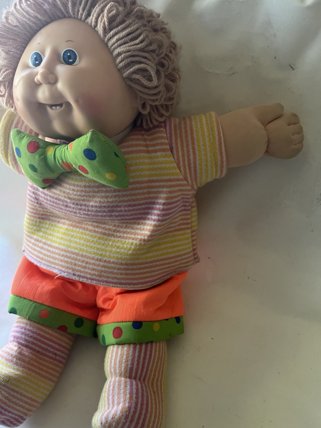 Vintage Cabbage Patch Kids 16”  Lt. Brown Curly W. Blue Circus Doll W/ Green Tie