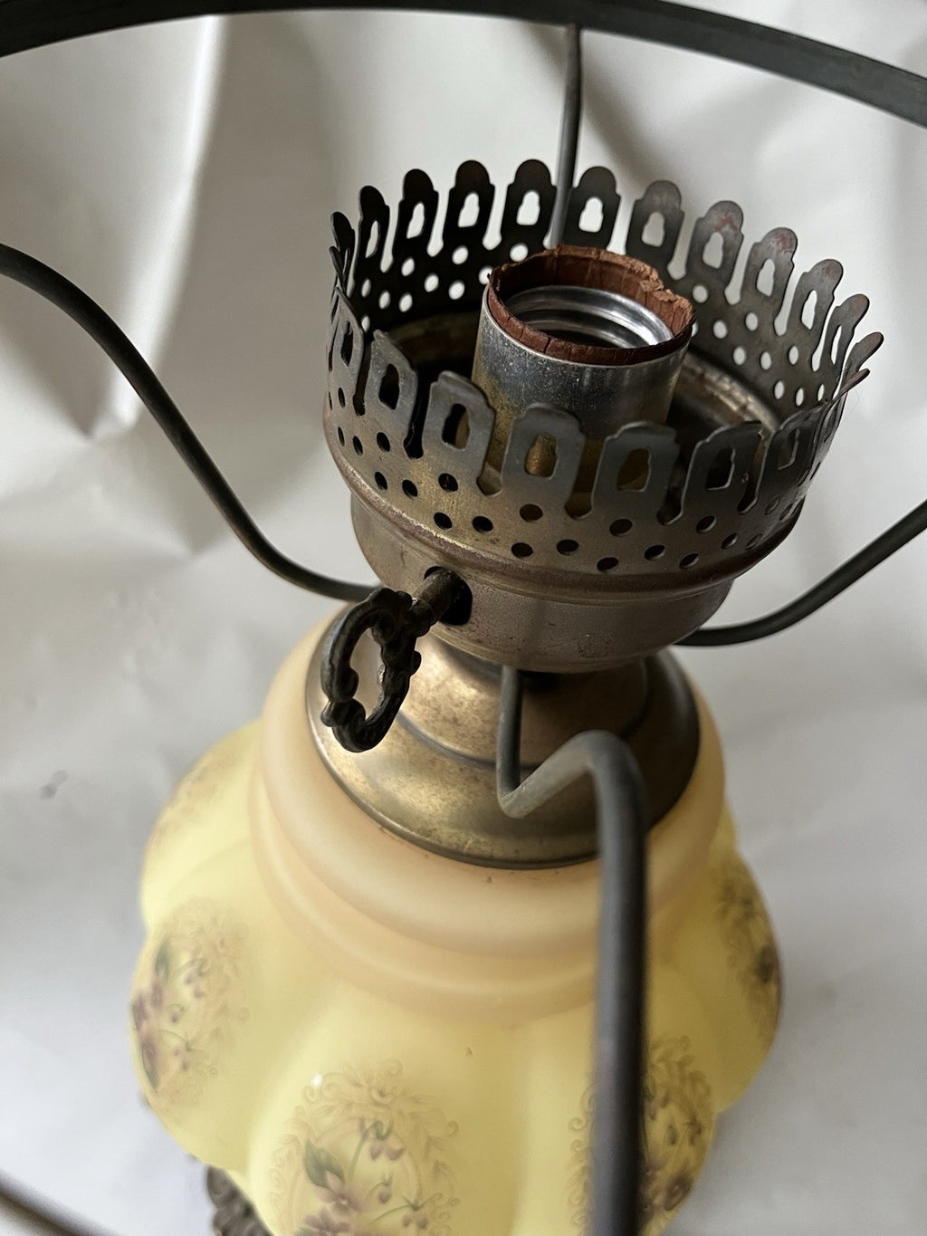 Vintage Hurricane GWTW Electric Lamp Yellow Hand painted Florals Base Only WORKS