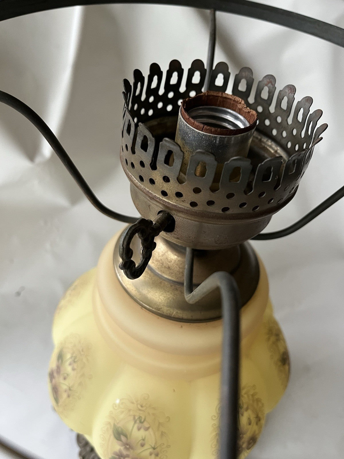 Vintage Hurricane GWTW Electric Lamp Yellow Hand painted Florals Base Only WORKS