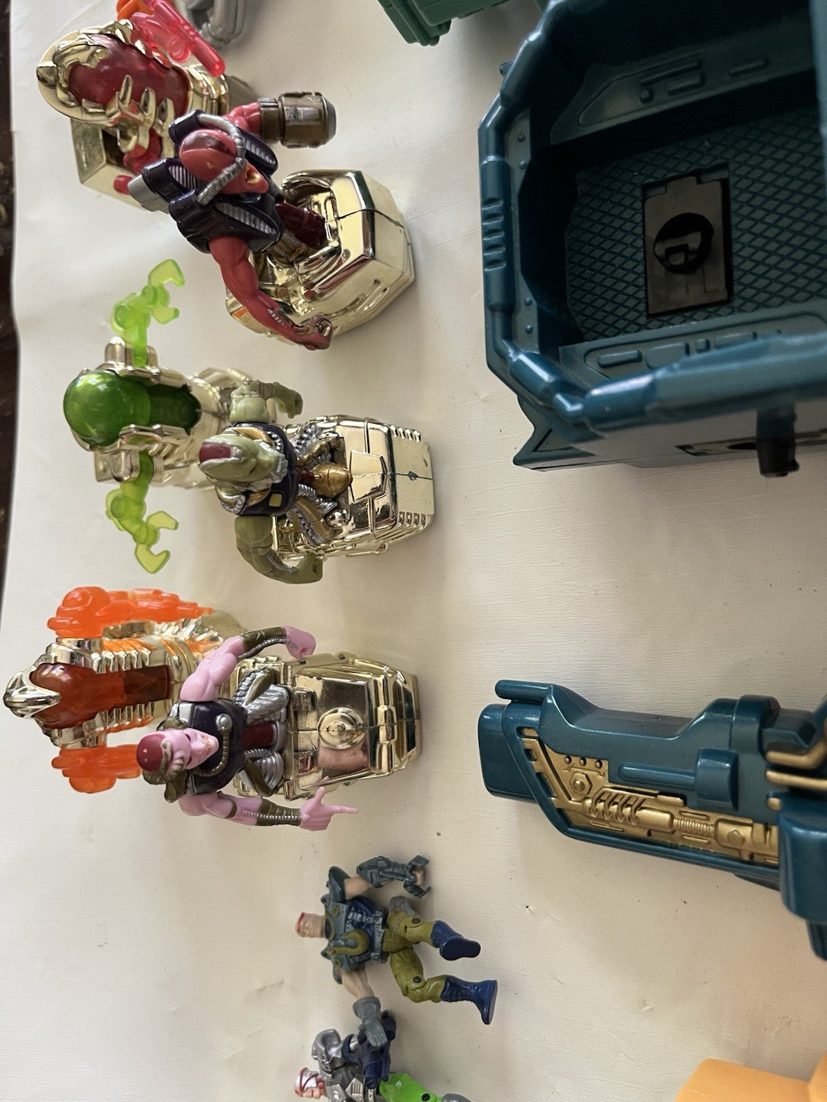Vintage 1996 Battle Builders Large Lot 100 Pieces Machines, Figures Weapons EUC