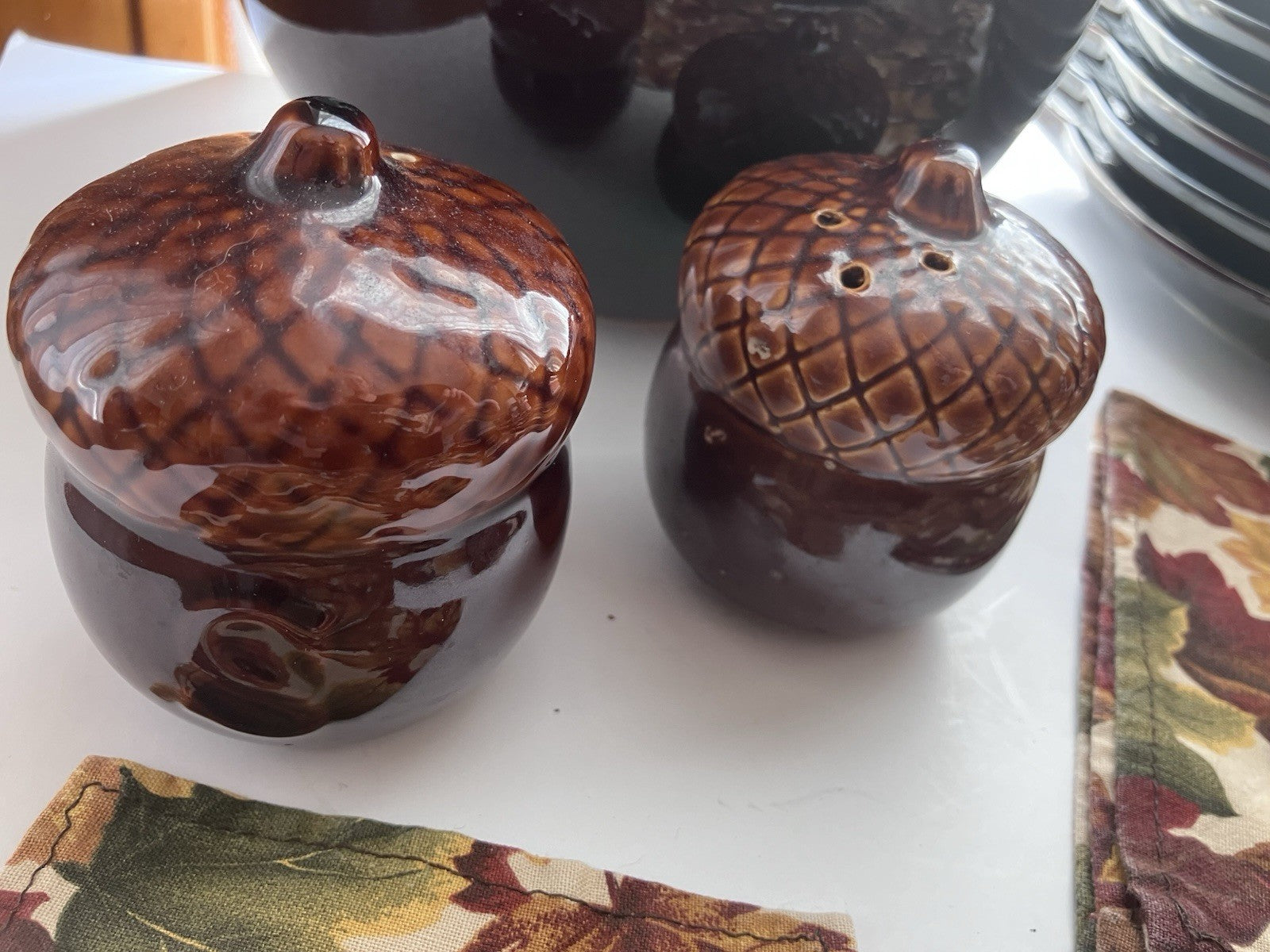 2011 Better Homes Stoneware Collection In Acorn Kitchen Set; 25 Pieces