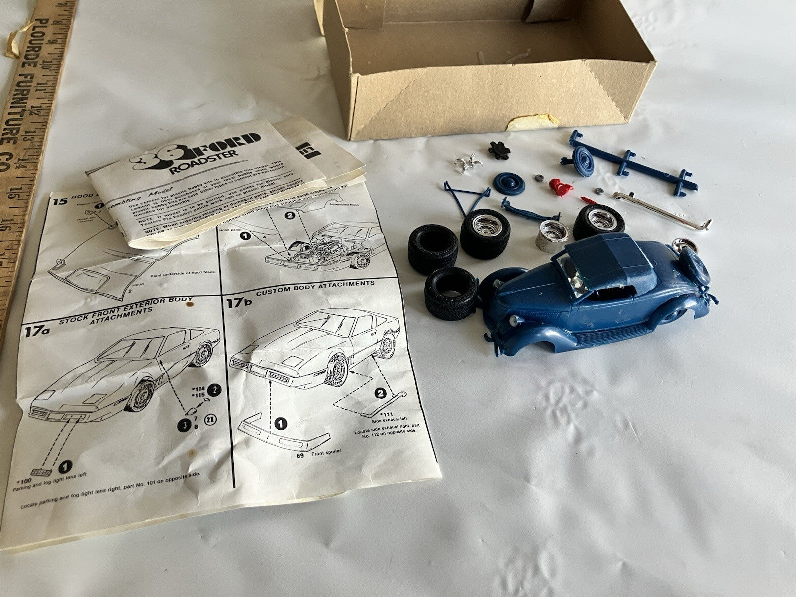 Lindberg 2142 1/32 Scale 1936 Ford Roadster Convertible Plastic Model Kit