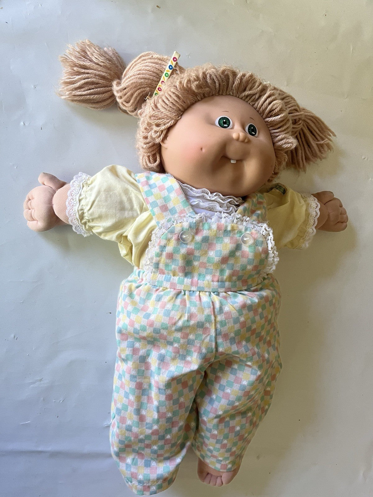 Vintage Cabbage Patch Kids Dirty Blonde Straight Pigtails Green Eyes, Tooth