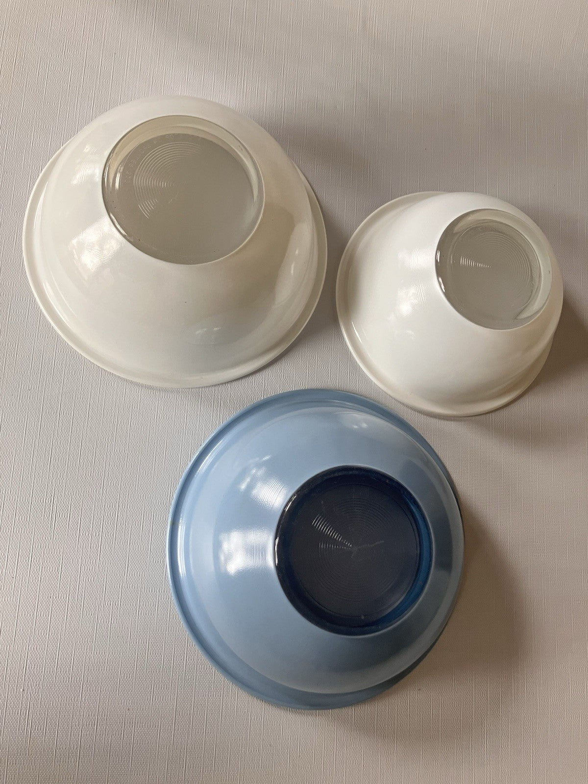 3 PYREX Clear Bottom Mixing Bowls-White #322, 323 And Blue #323