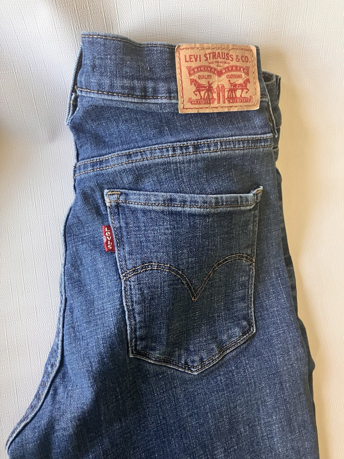 Pair Of Levis Women’s 27x30/ 28x30 Skinny Jeans