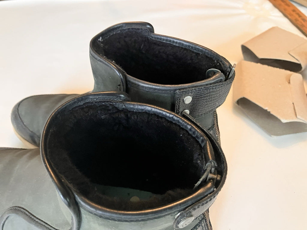 Women’s Black Treadlight UGG Laurels Lizard 7.5 With Box; Gently Preloved Shape