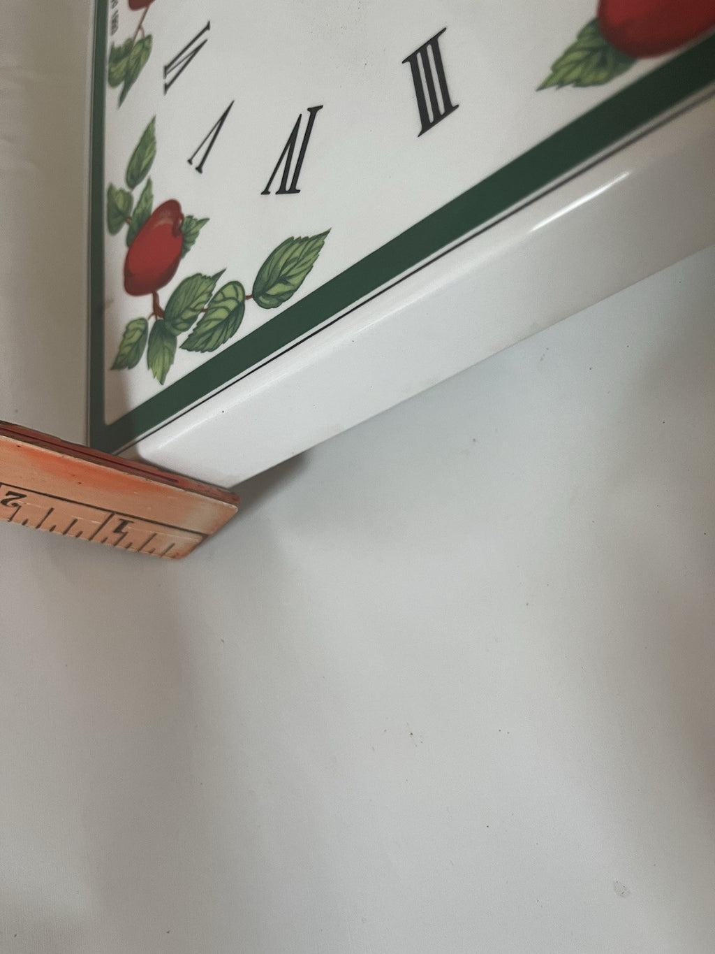 Vintage 1993 House Of Lloyd 12” Tall Apple Clock