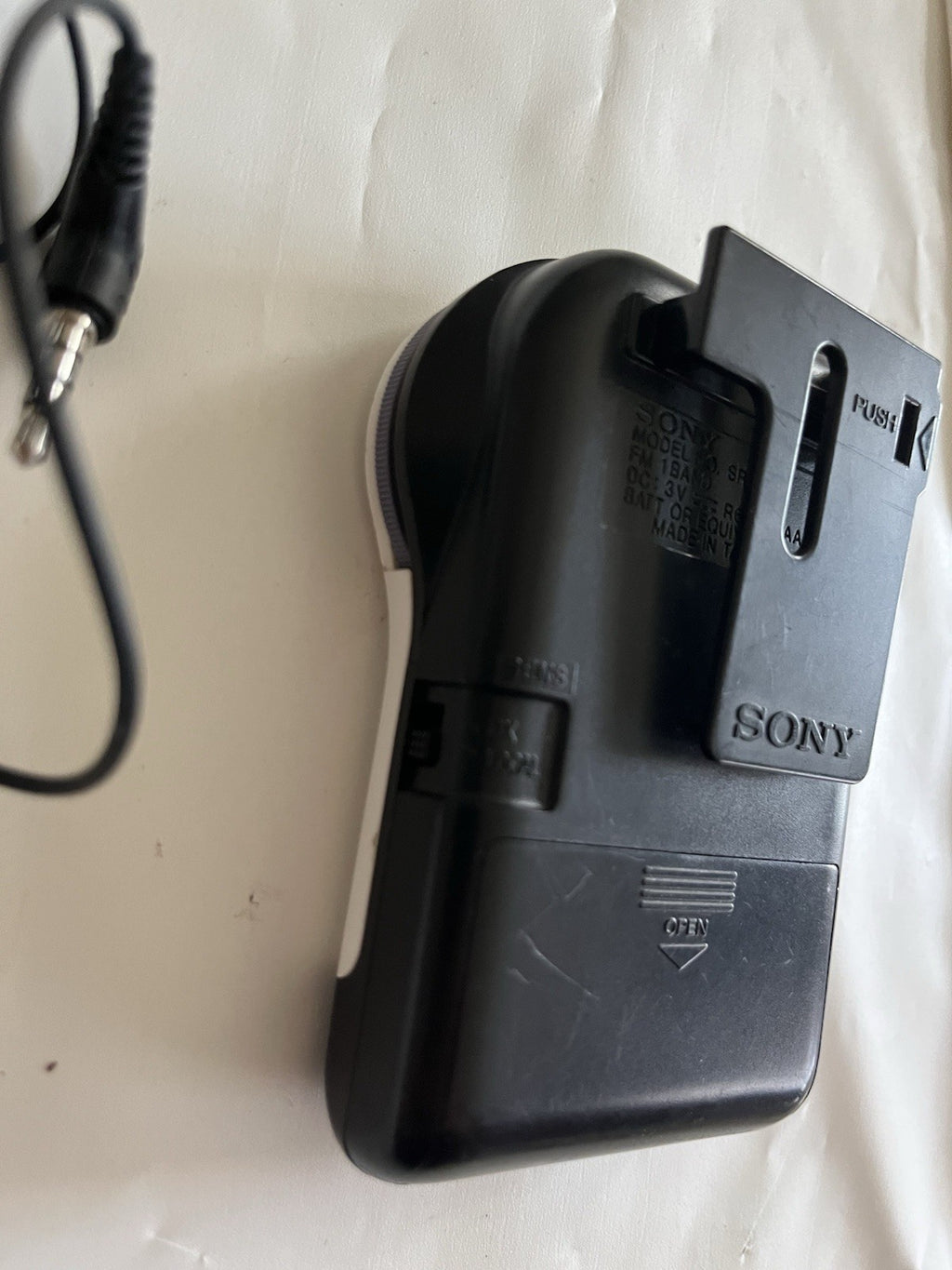 Sony Walkman SRF-26 Portable Stereo FM Radio w/Belt Clip & Headphones Vintage