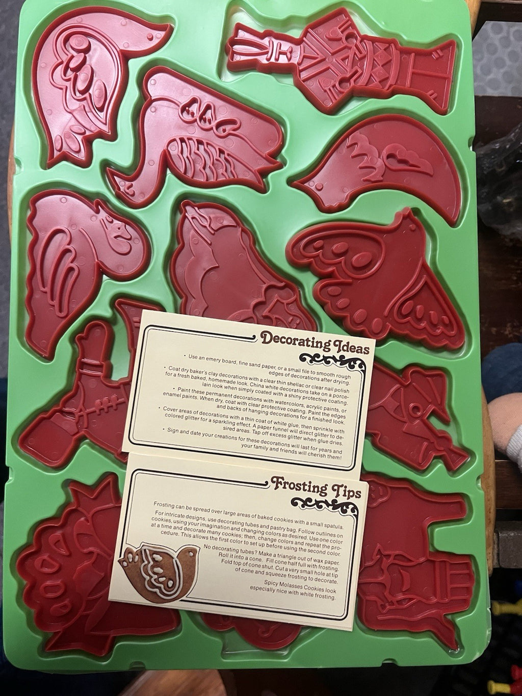 VINTGE CHILTON TWELVE DAYS OF CHRISTMAS PLASTIC COOKIE CUTTERS SET ORIGINAL BOX