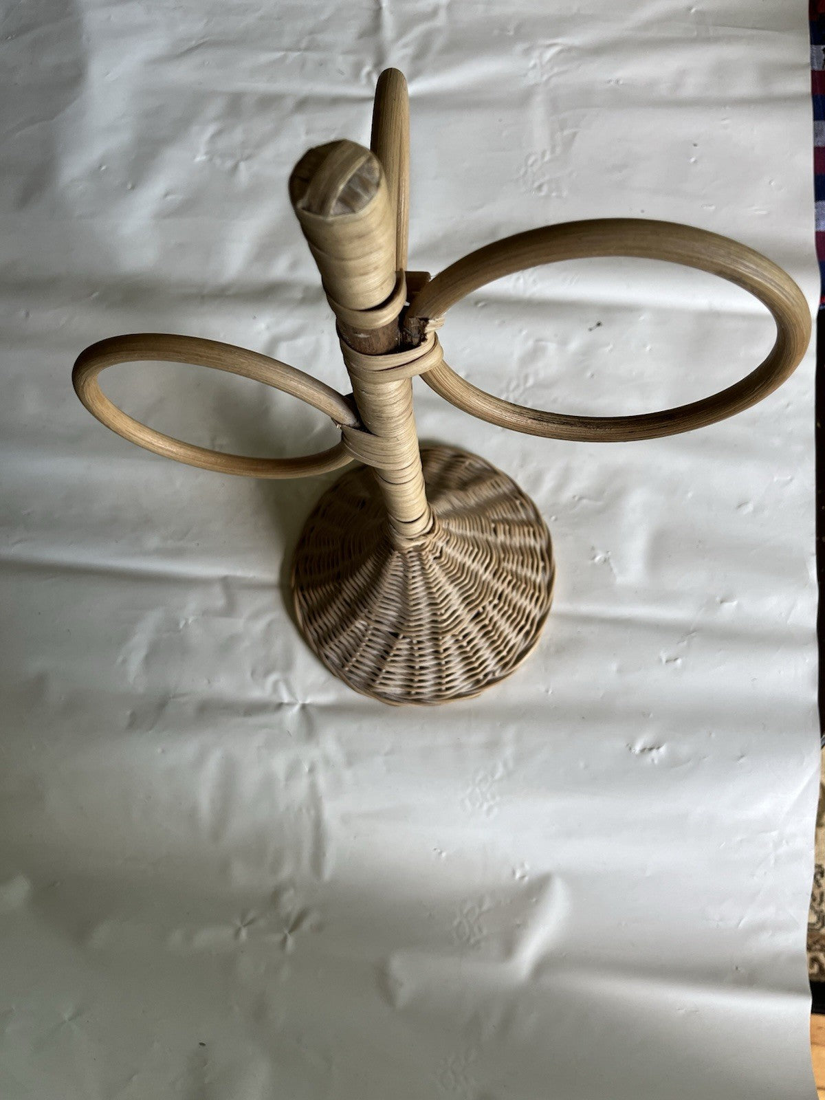 Vintage BOHO Natural Wicker/Rattan 3 Ring Counter Top Towel Holder Cottage Core