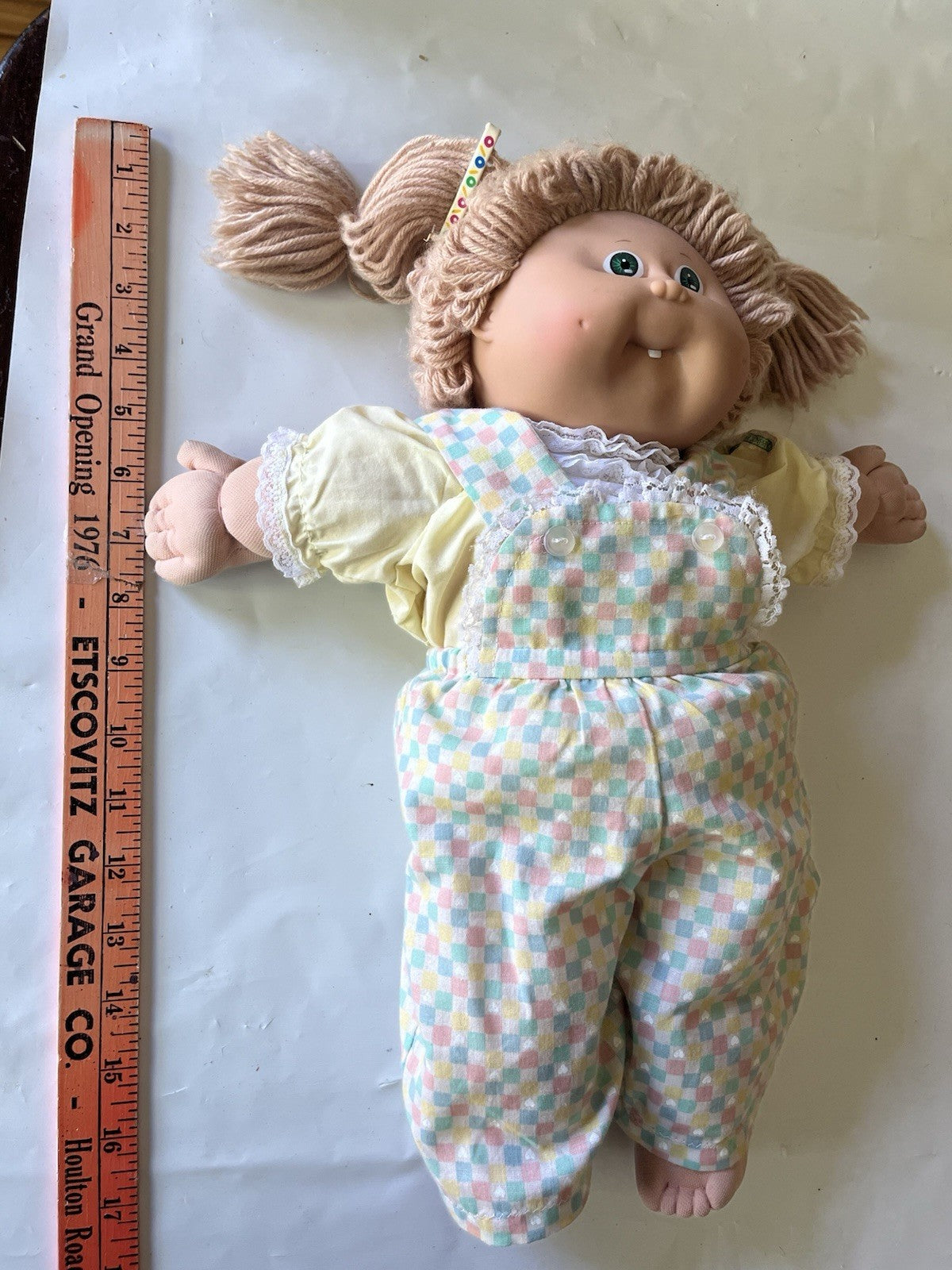 Vintage Cabbage Patch Kids Dirty Blonde Straight Pigtails Green Eyes, Tooth