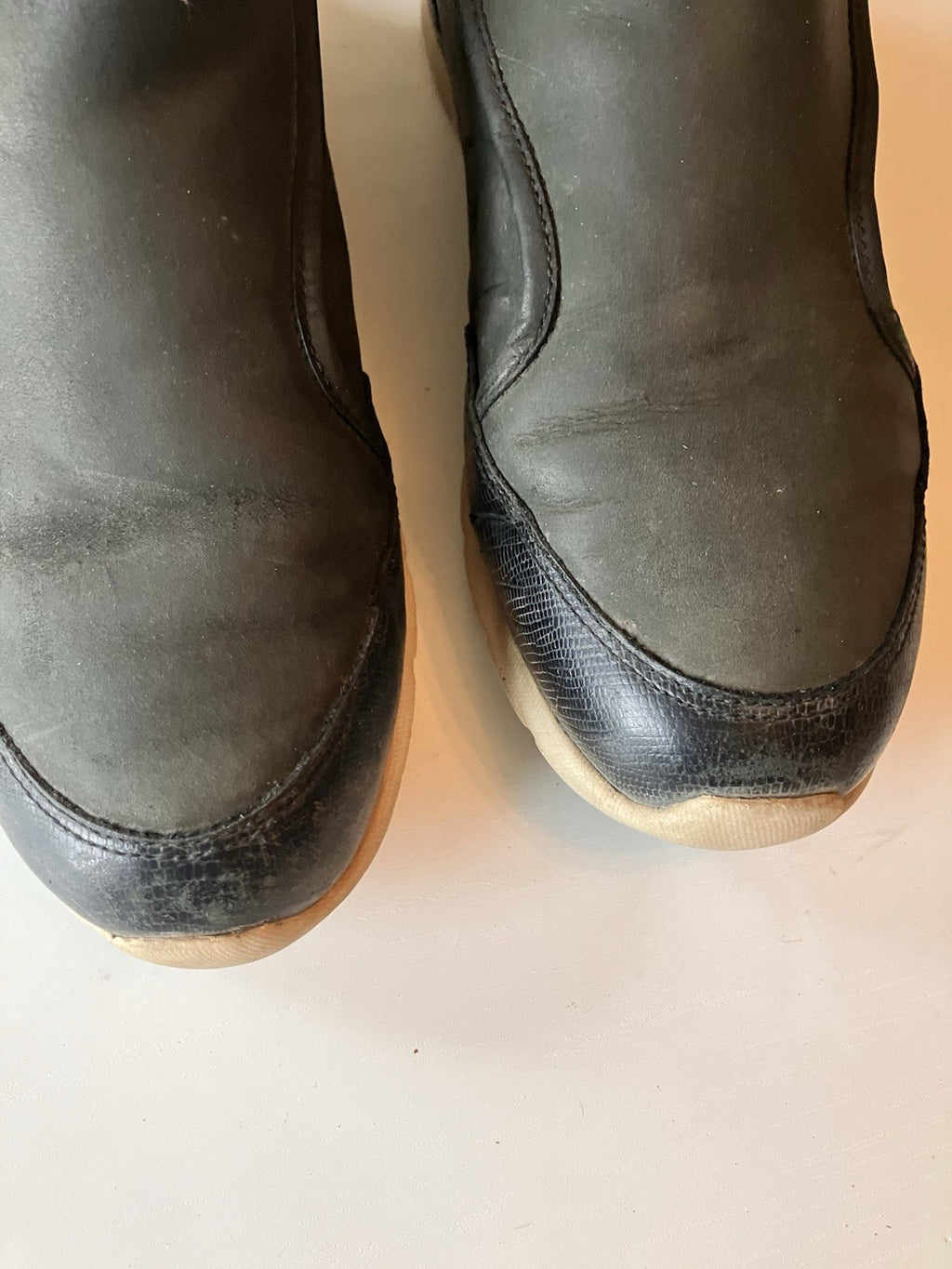 Women’s Black Treadlight UGG Laurels Lizard 7.5 With Box; Gently Preloved Shape