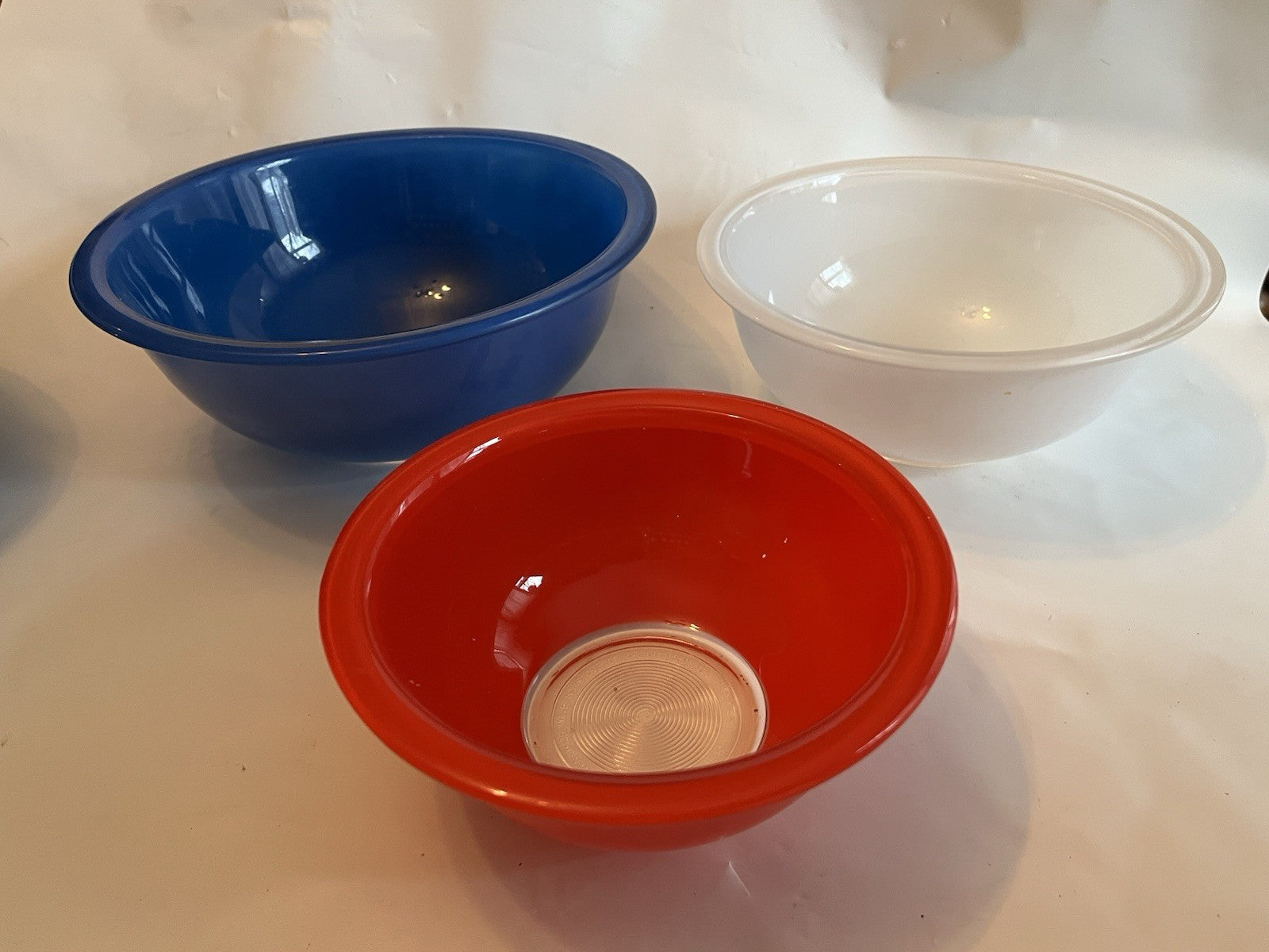 Vintage Pyrex Nesting Bowls Set Red White Blue Collectible 322, 323, 325
