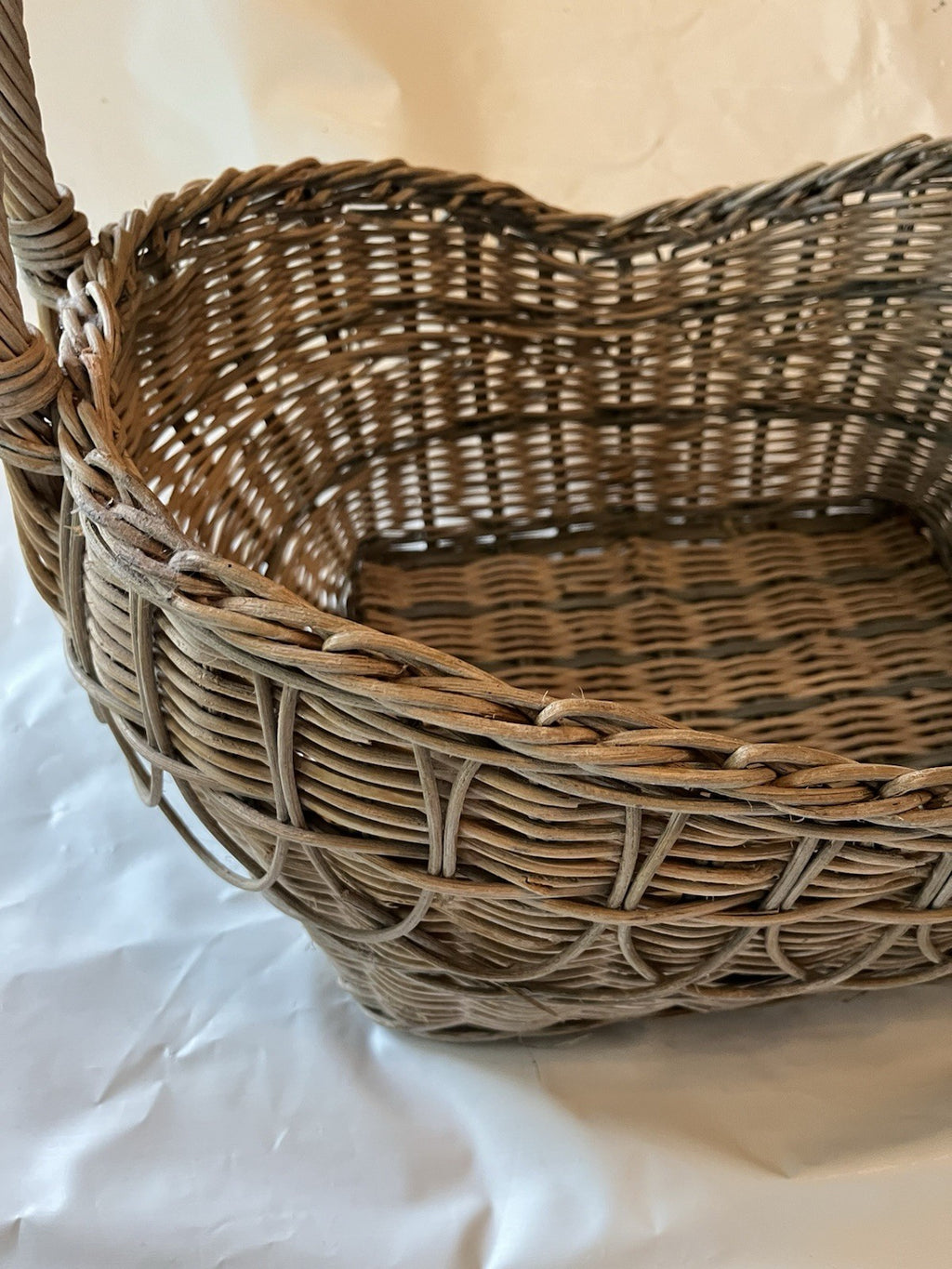 Vintage Large Gathering Basket With Rectangle Bottom, Unique Details, GUC