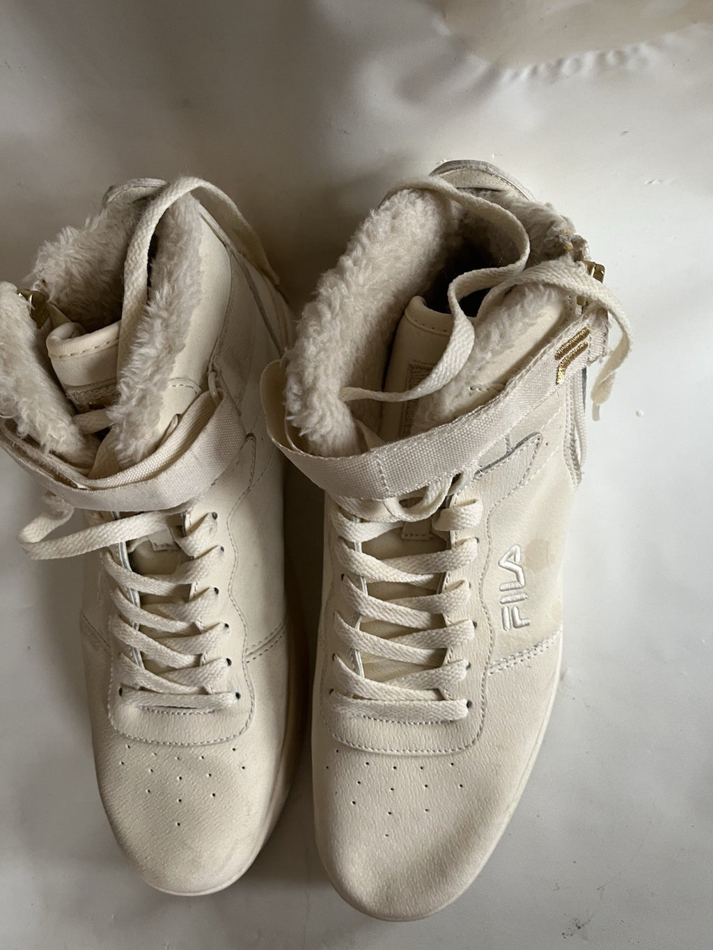 Women’s Size 10 High Top White FILA Leather Sneakers With Fleece, Zipper, GUC