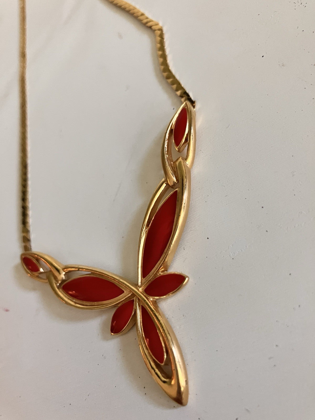 Trifari Burgundy Wine & Gold Tone Chain Pendant Necklace