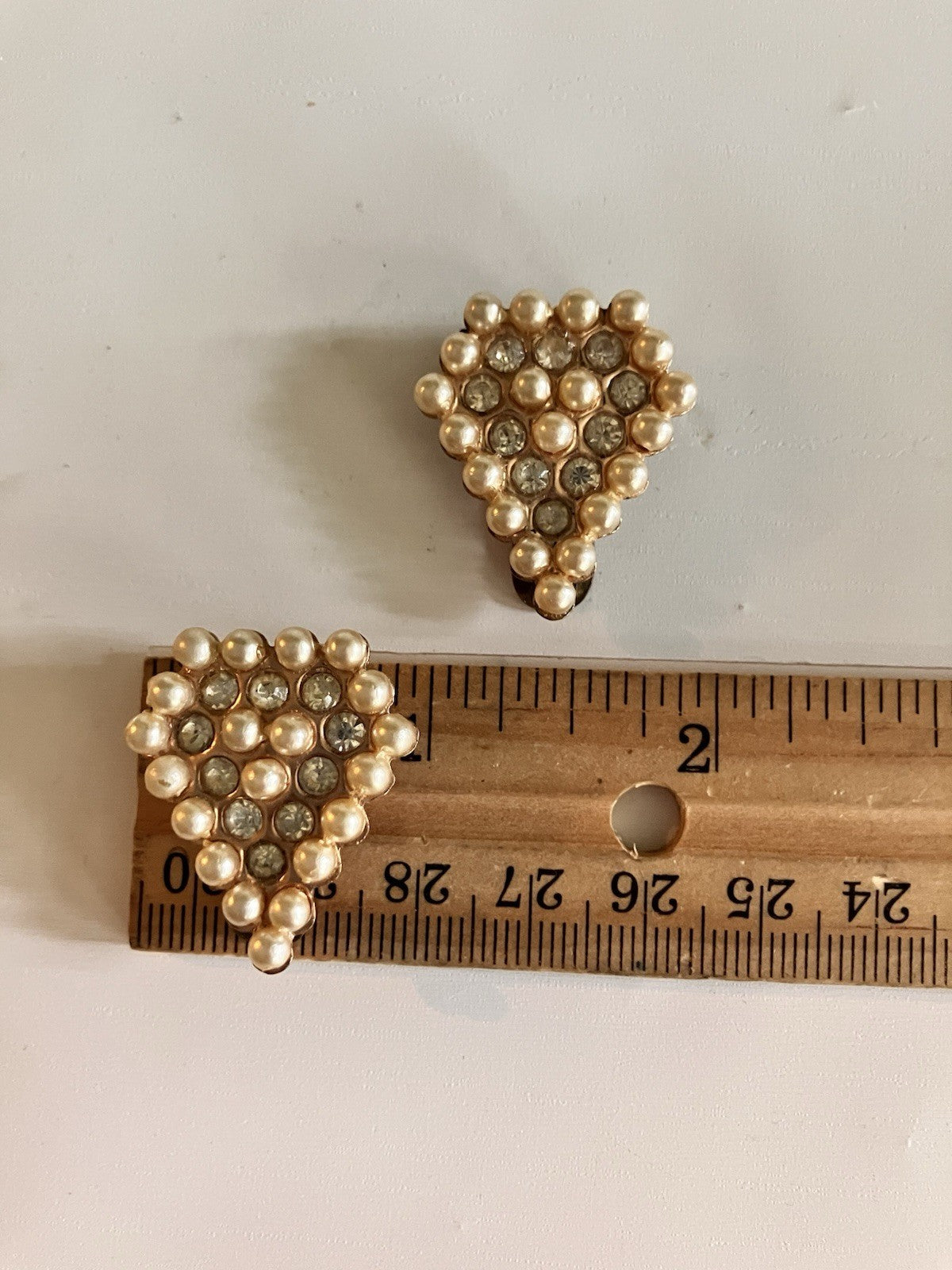 Vintage Cluster Faux Pearl/Rhinestone Clip On Earring On Gold Tone Metal. EVC