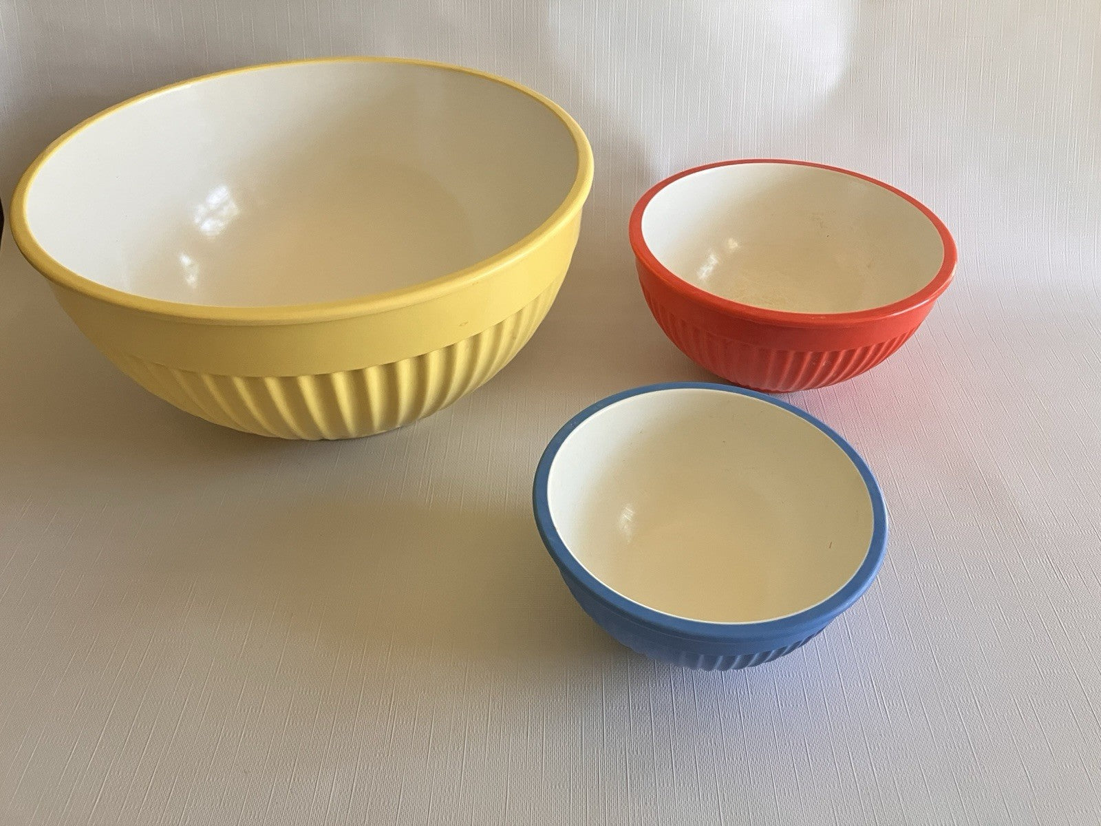 Vintage Melamine Mixing Bowls And NWB 11 Pc Measuring Cups