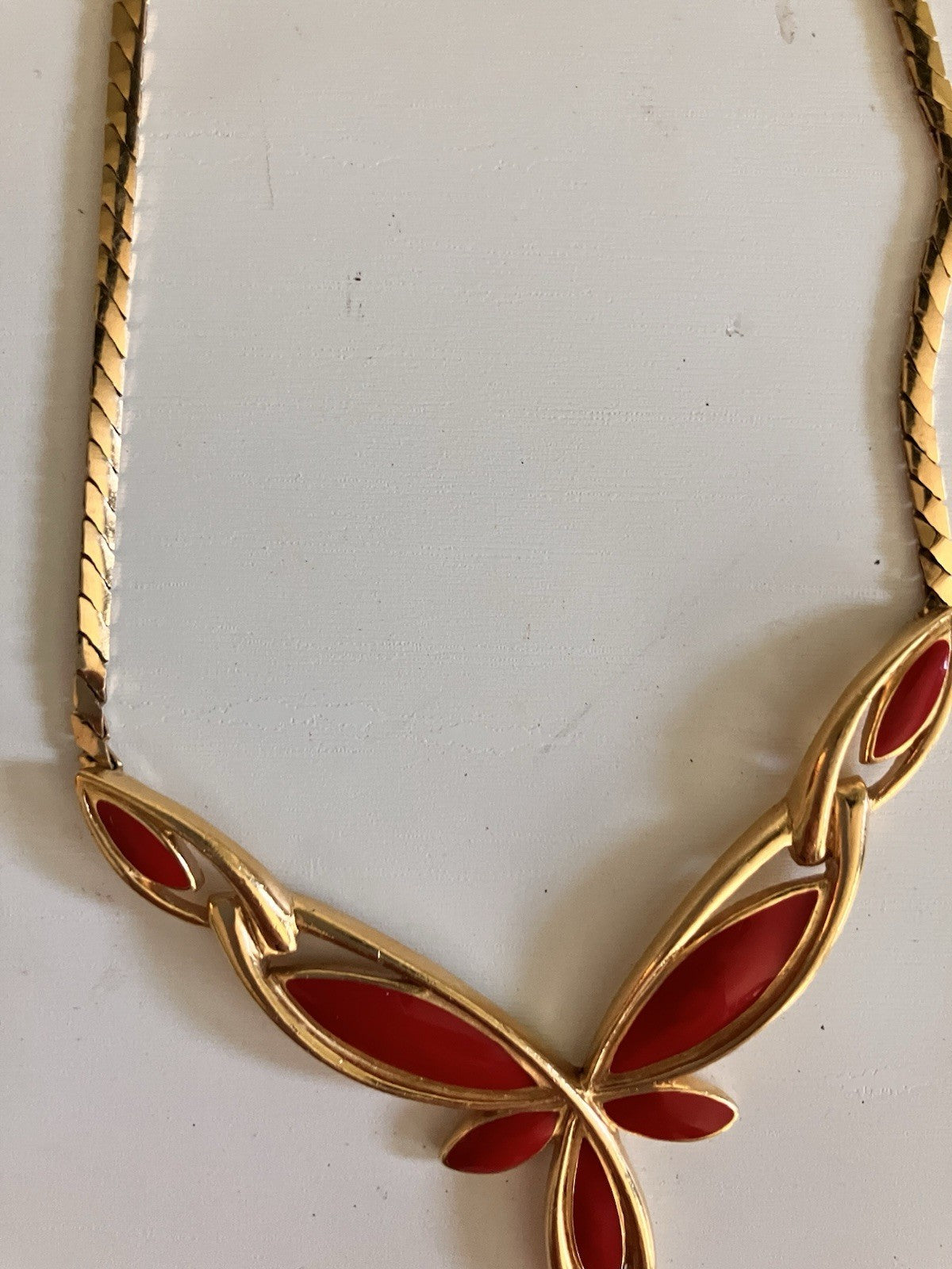 Trifari Burgundy Wine & Gold Tone Chain Pendant Necklace