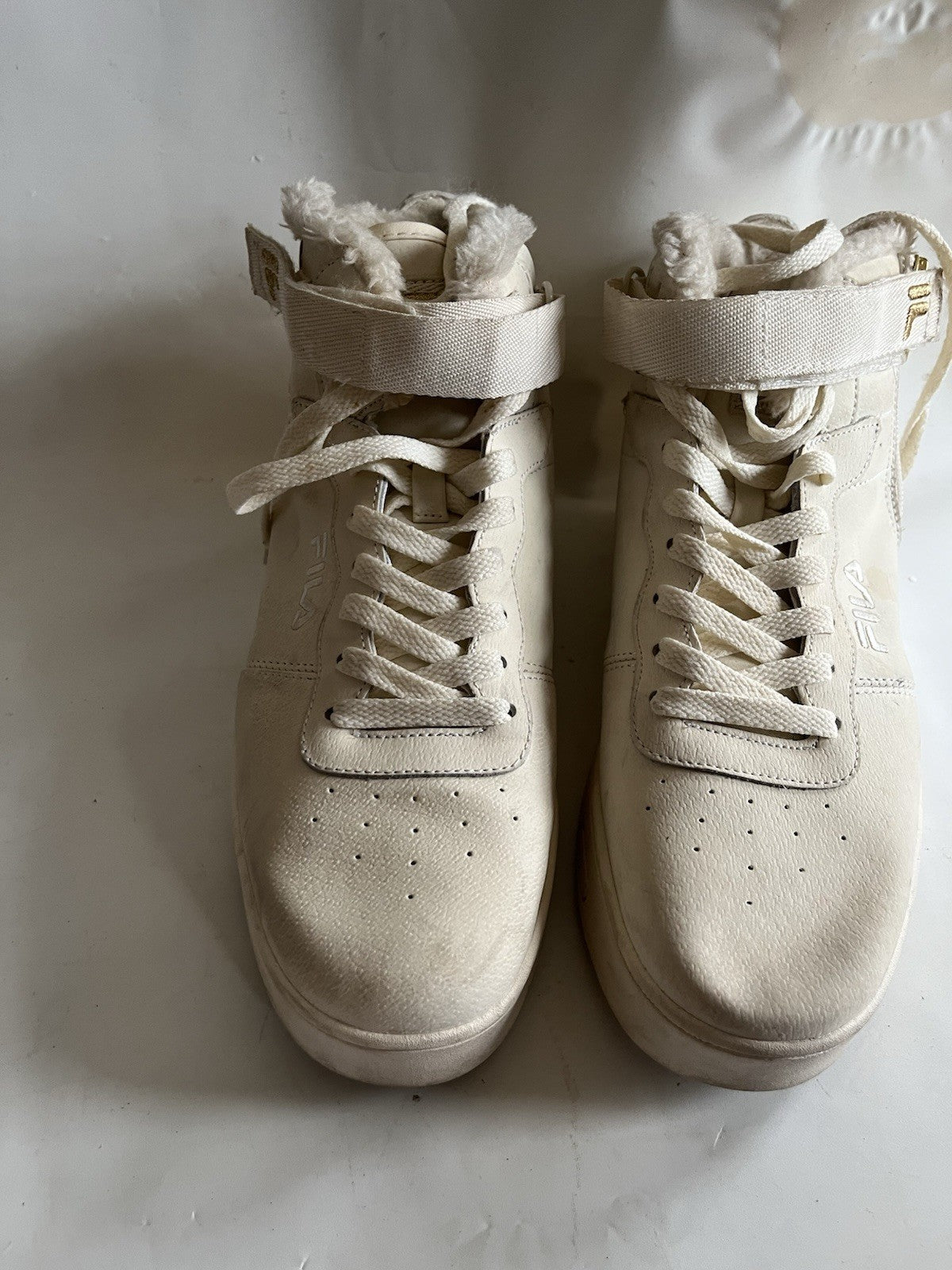 Women’s Size 10 High Top White FILA Leather Sneakers With Fleece, Zipper, GUC