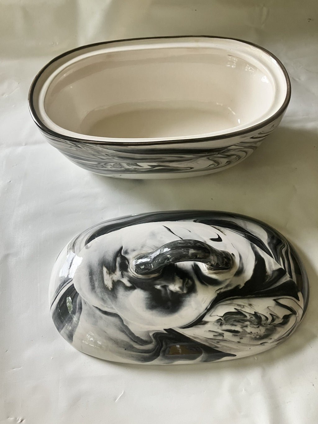 Vintage Black And White Marbled Ceramic Agateware 9” Oval Casserole W/ Lid