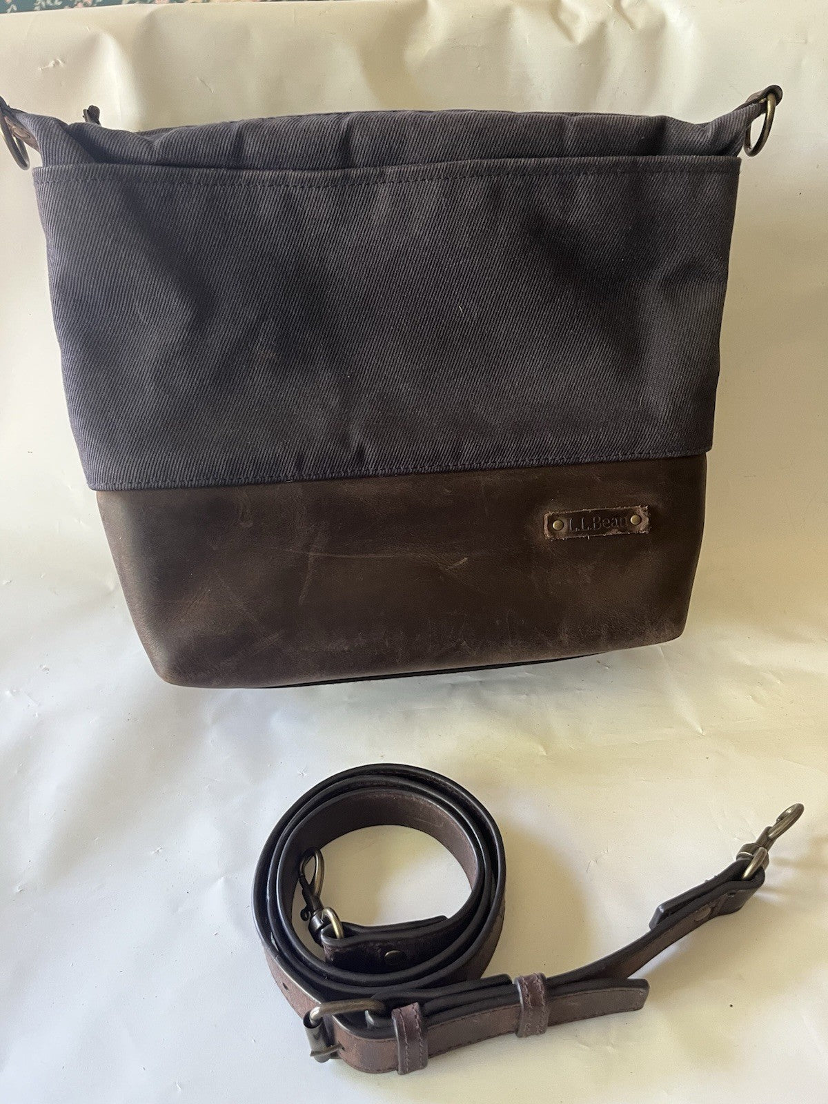 LL Bean Waxed Canvas Crossbody Bag Navy Blue and Brown Leather Logo Liner Medium