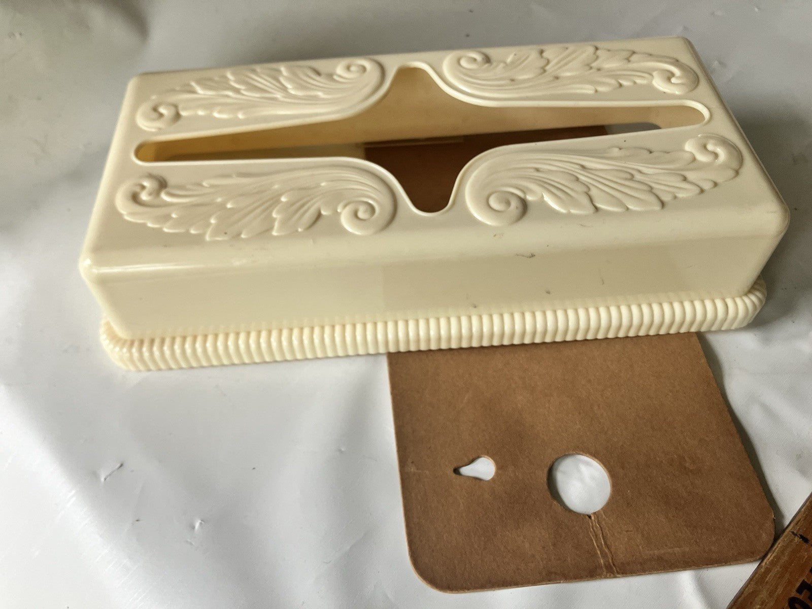 Vintage MCM Beige/Off White Plastic Art Deco Styles Tissue Box Wall Mount/Box