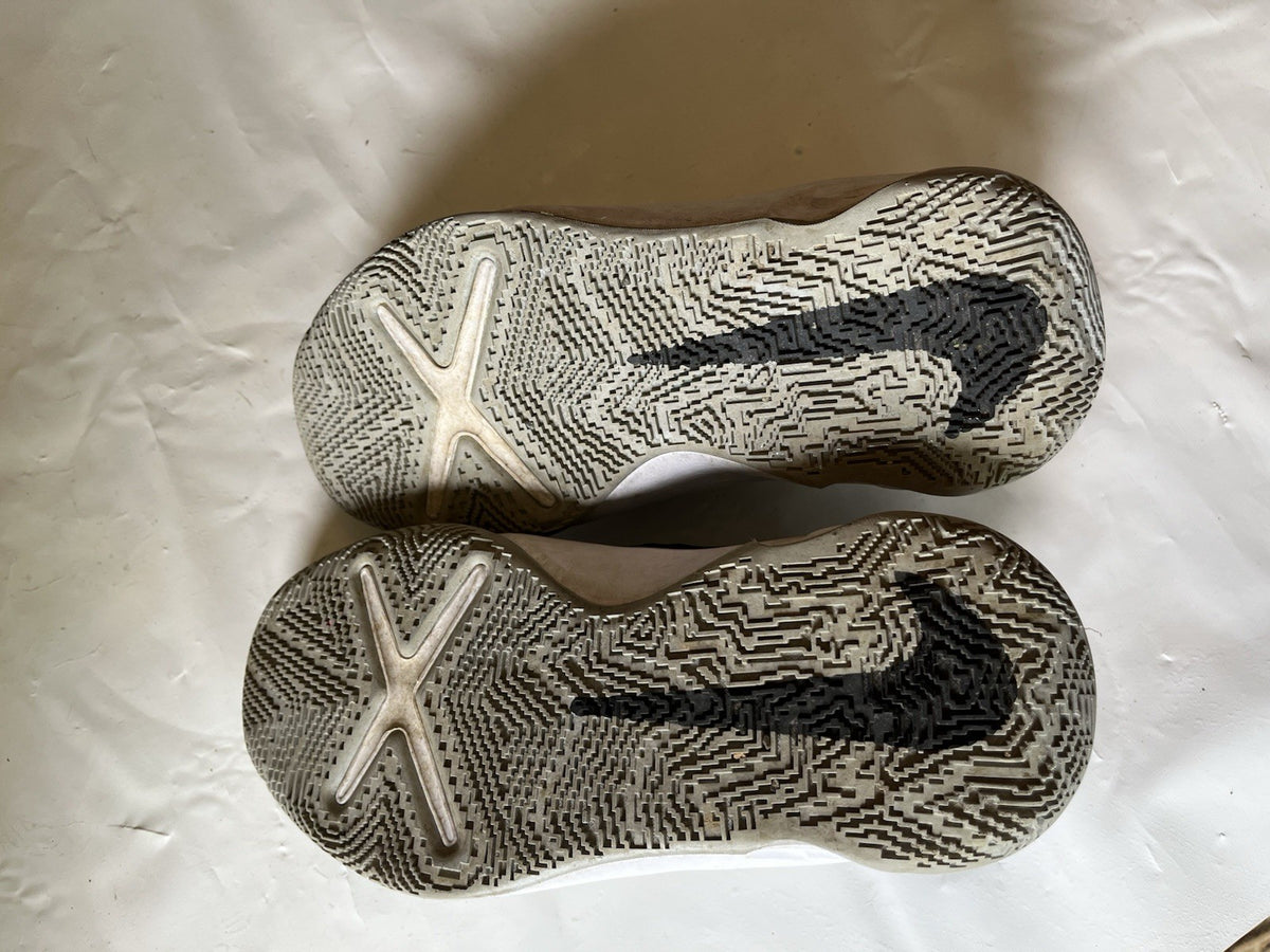 Nike Team Hustle D 10 SE Space Jam White (GS) GUC Size 4Y