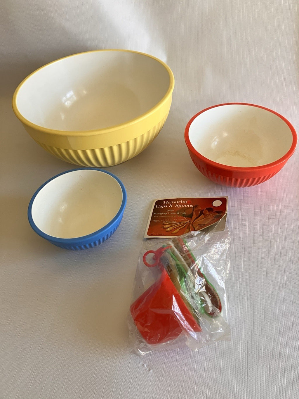 Vintage Melamine Mixing Bowls And NWB 11 Pc Measuring Cups