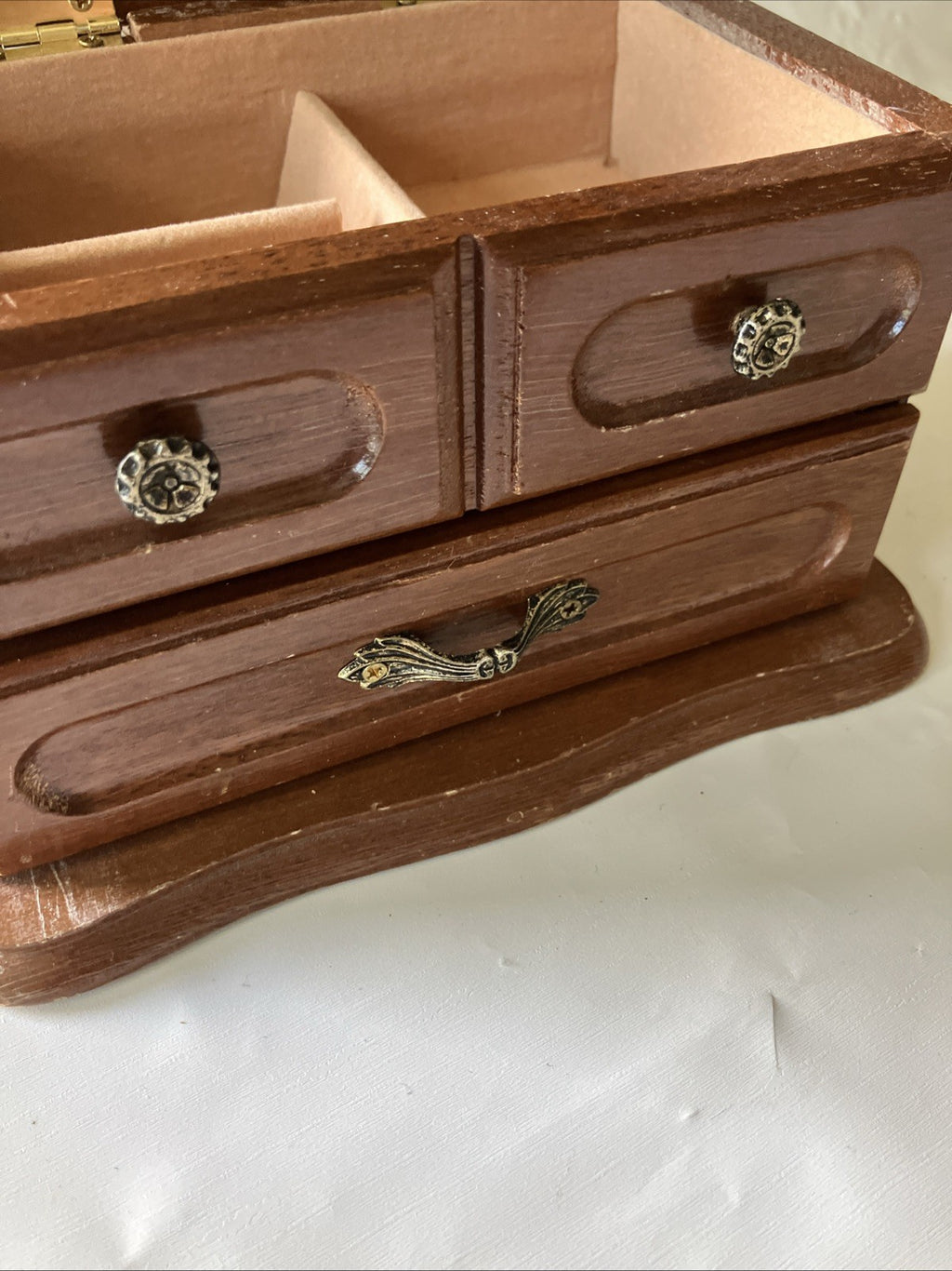 Vintage MCM Wooden Jelwery Box With Scalloped Edges, Velvet Int. Drawer, Mirror
