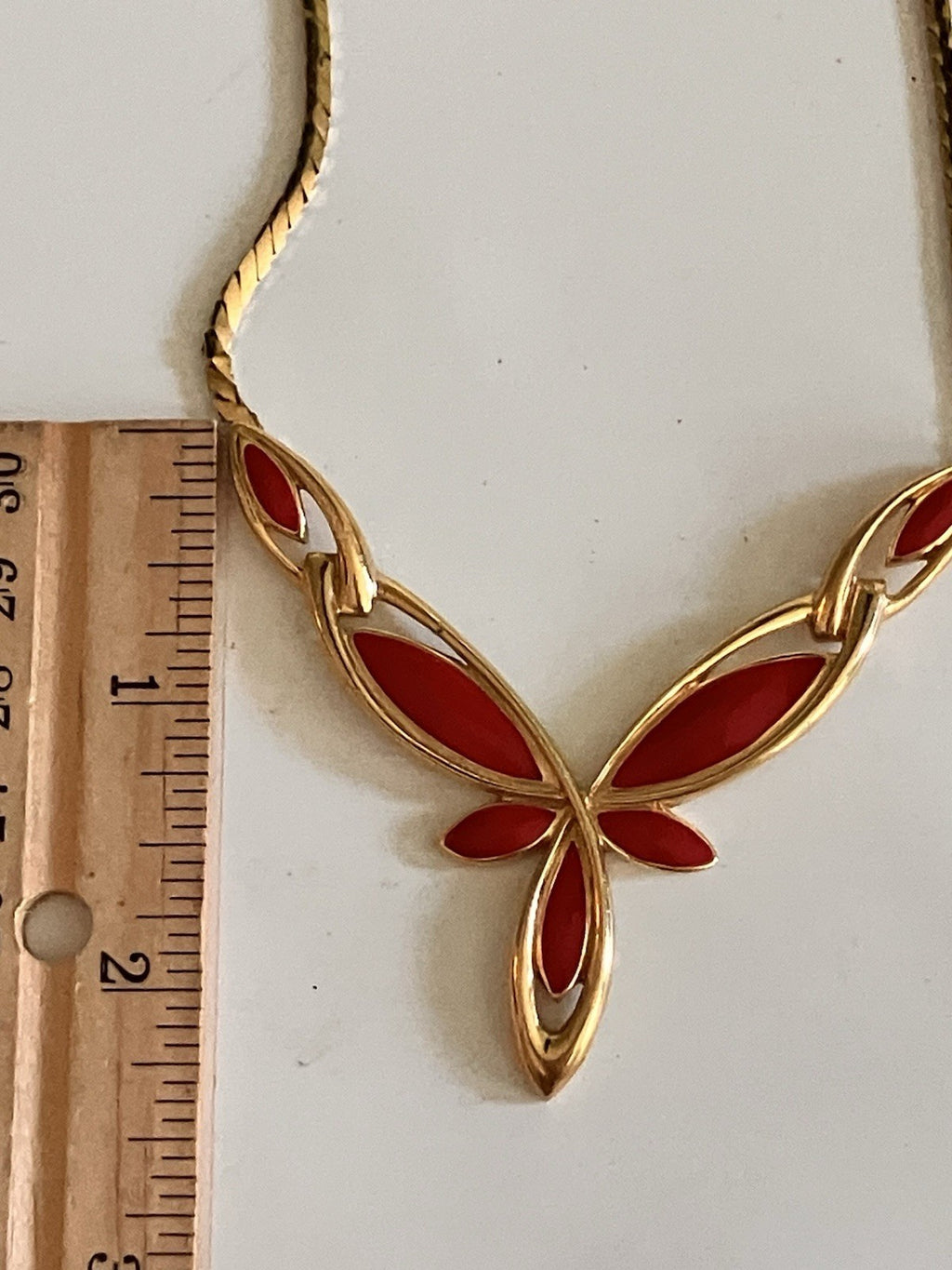 Trifari Burgundy Wine & Gold Tone Chain Pendant Necklace